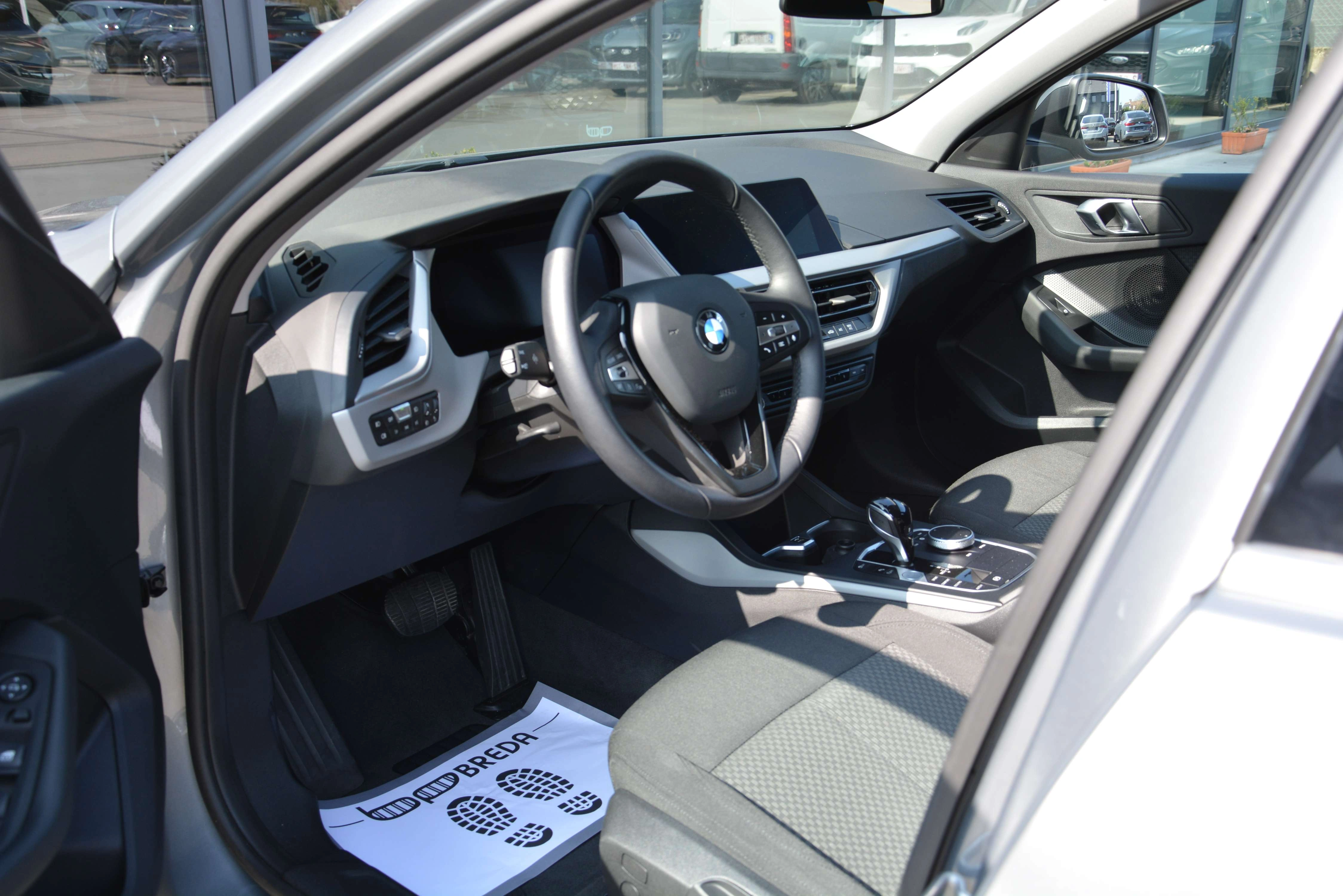 BMW 116 i / Cam/ LED/ Cruise Control/ Navi/ Carplay/ Alu17