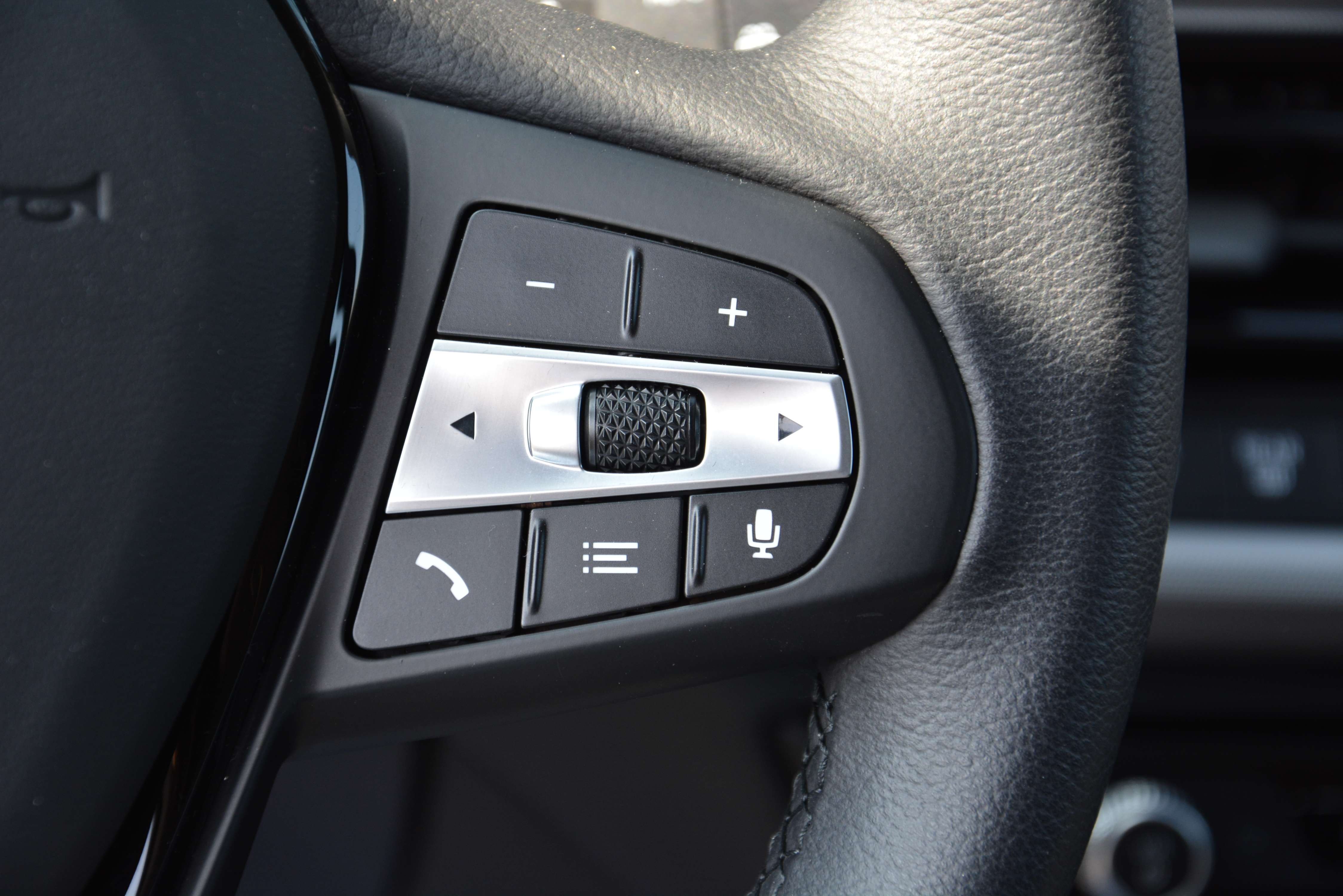 BMW 116 i / Cam/ LED/ Cruise Control/ Navi/ Carplay/ Alu17