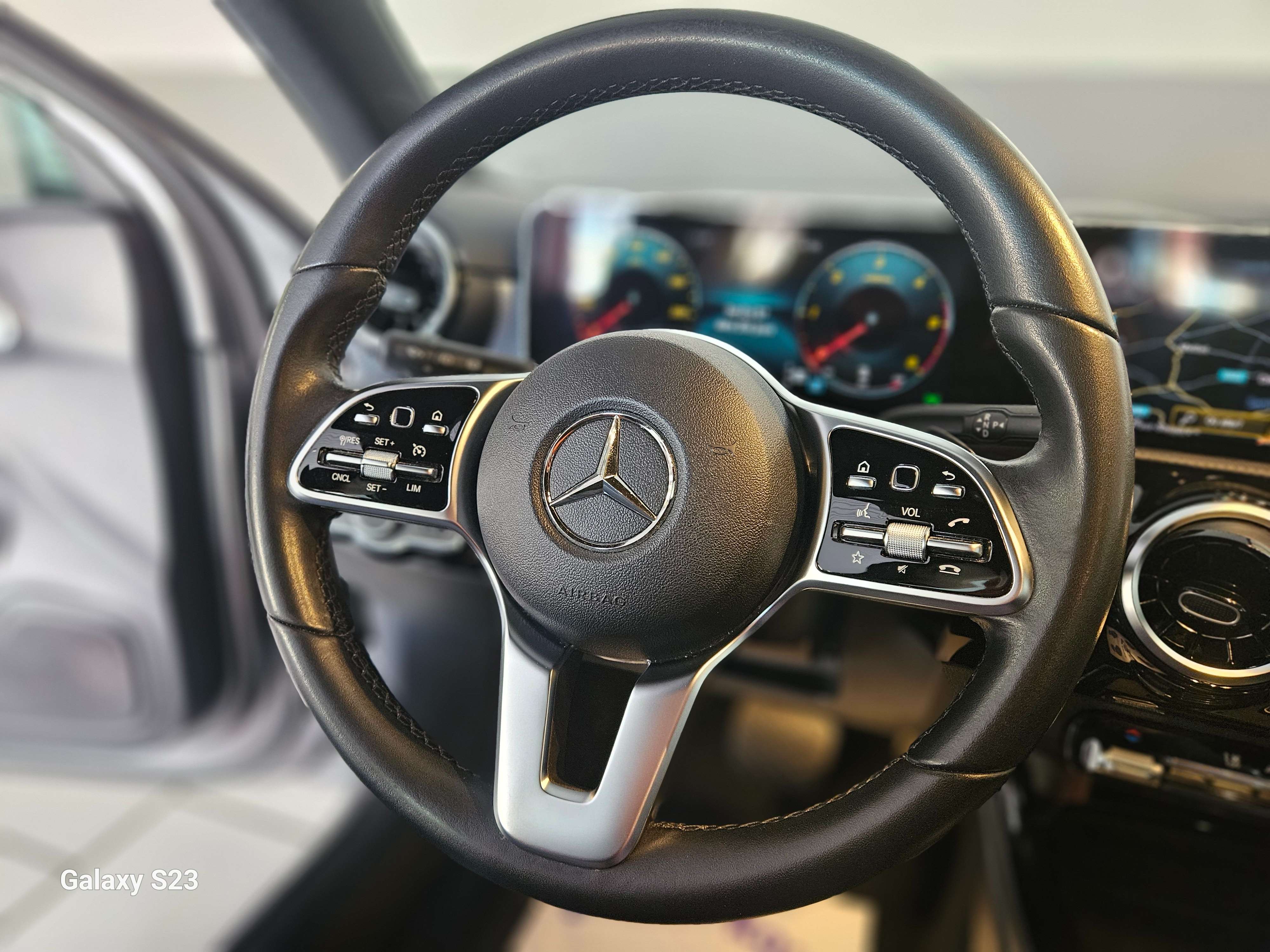 Mercedes-Benz A 180 116 CV |AUTOMATIQUE | CUIR TISSU | NAVIGATION