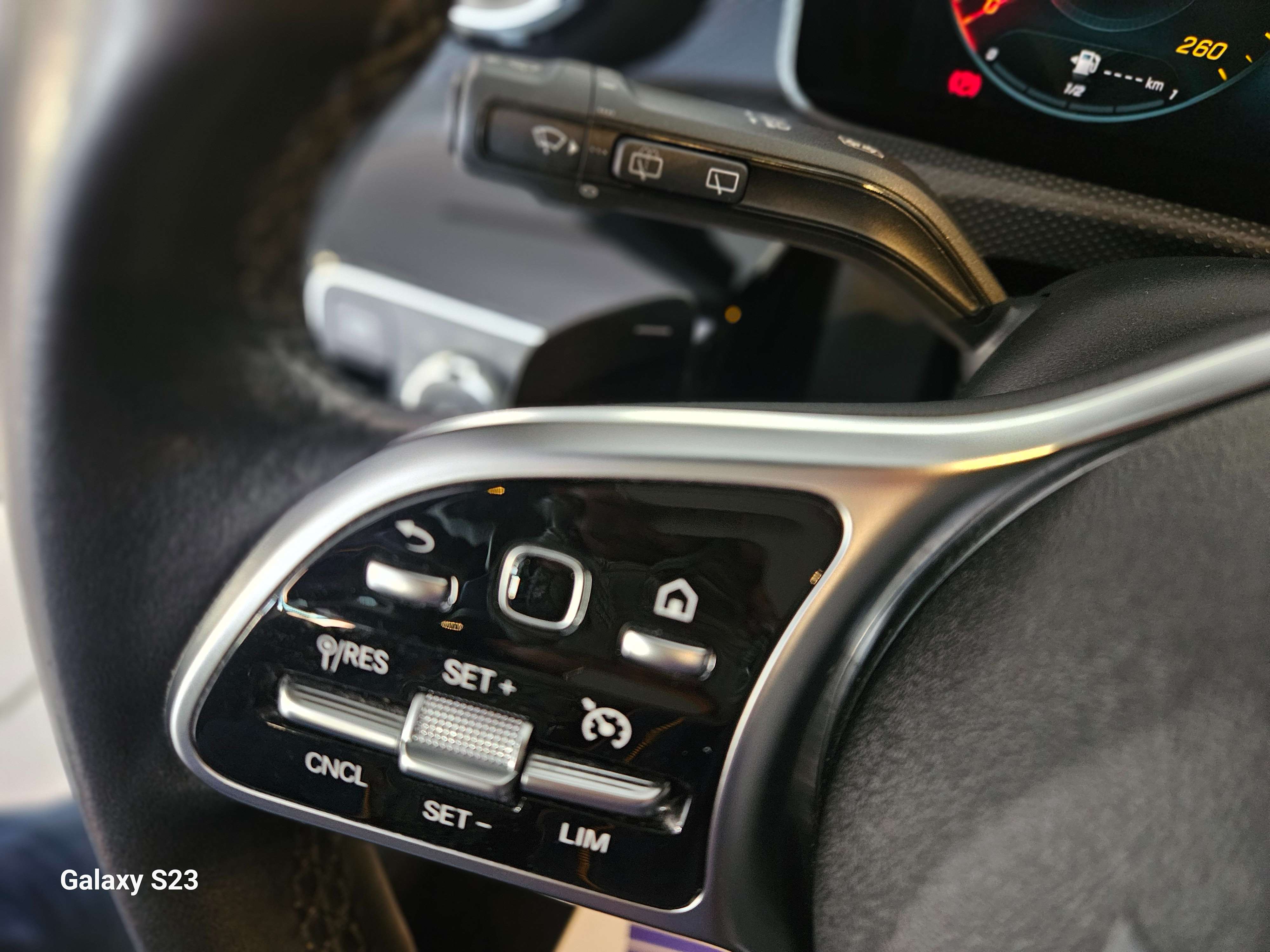 Mercedes-Benz A 180 116 CV |AUTOMATIQUE | CUIR TISSU | NAVIGATION