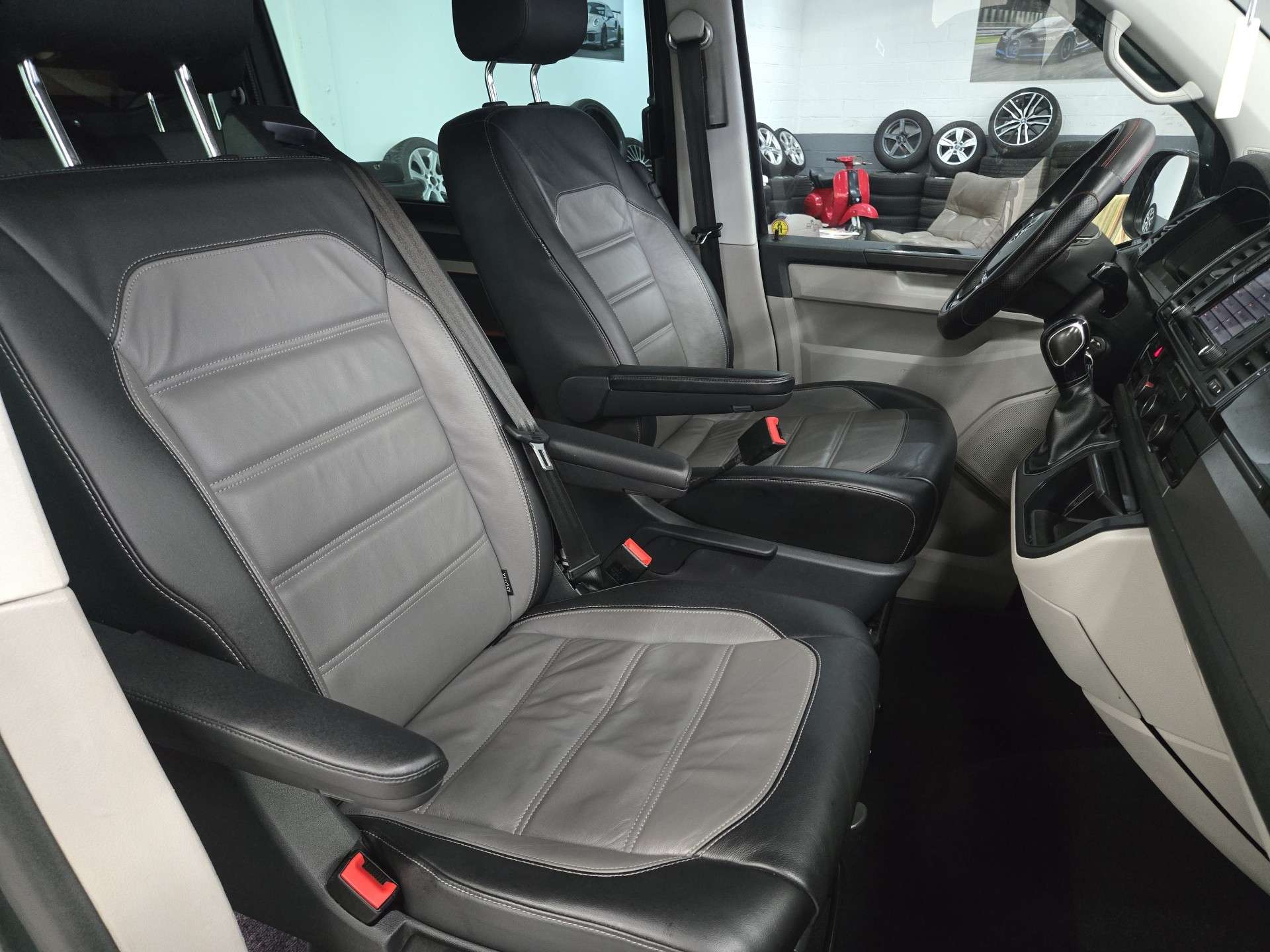 Volkswagen T6 Caravelle *HIGHLINE*5PLACES*CUIR*NAVI*204CV*UTILITAIRE*