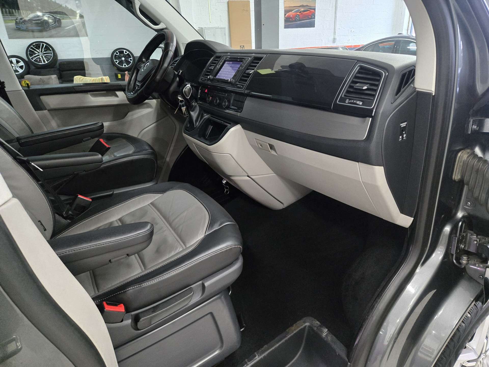 Volkswagen T6 Caravelle *HIGHLINE*5PLACES*CUIR*NAVI*204CV*UTILITAIRE*
