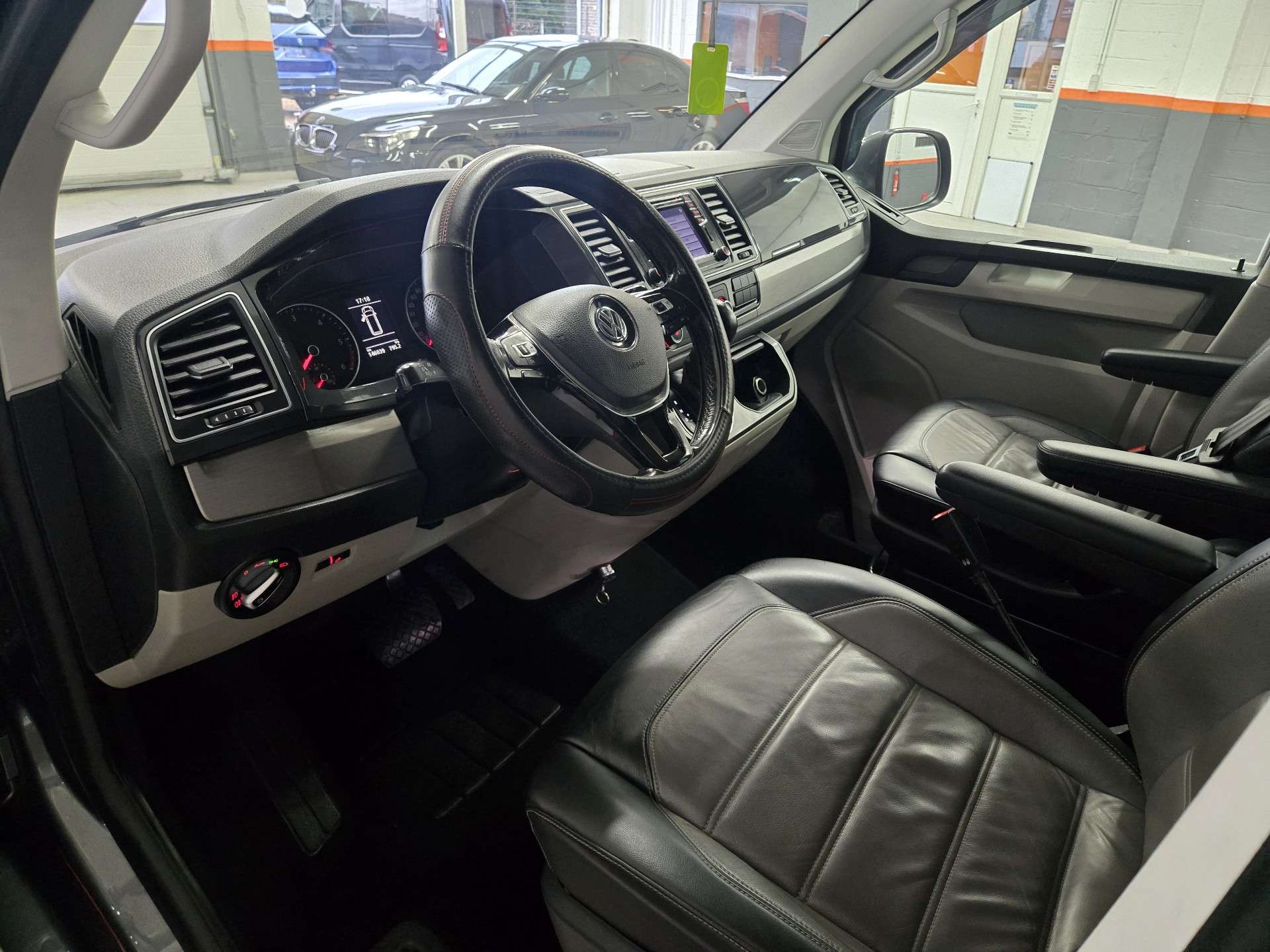 Volkswagen T6 Caravelle *HIGHLINE*5PLACES*CUIR*NAVI*204CV*UTILITAIRE*