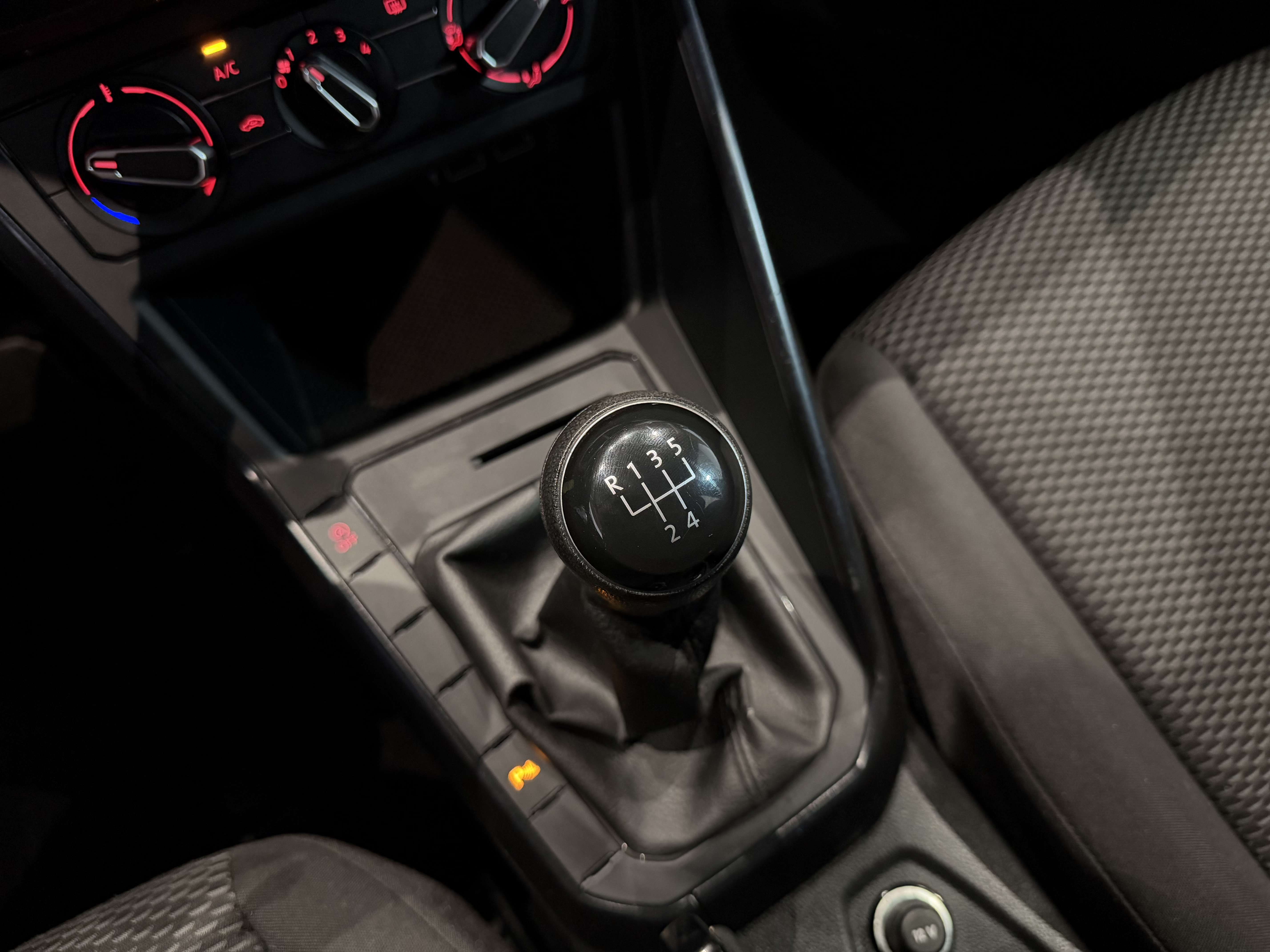 Volkswagen Polo 1.0i - GARANTIE 12M - CARNET FULL - 1ERPRO