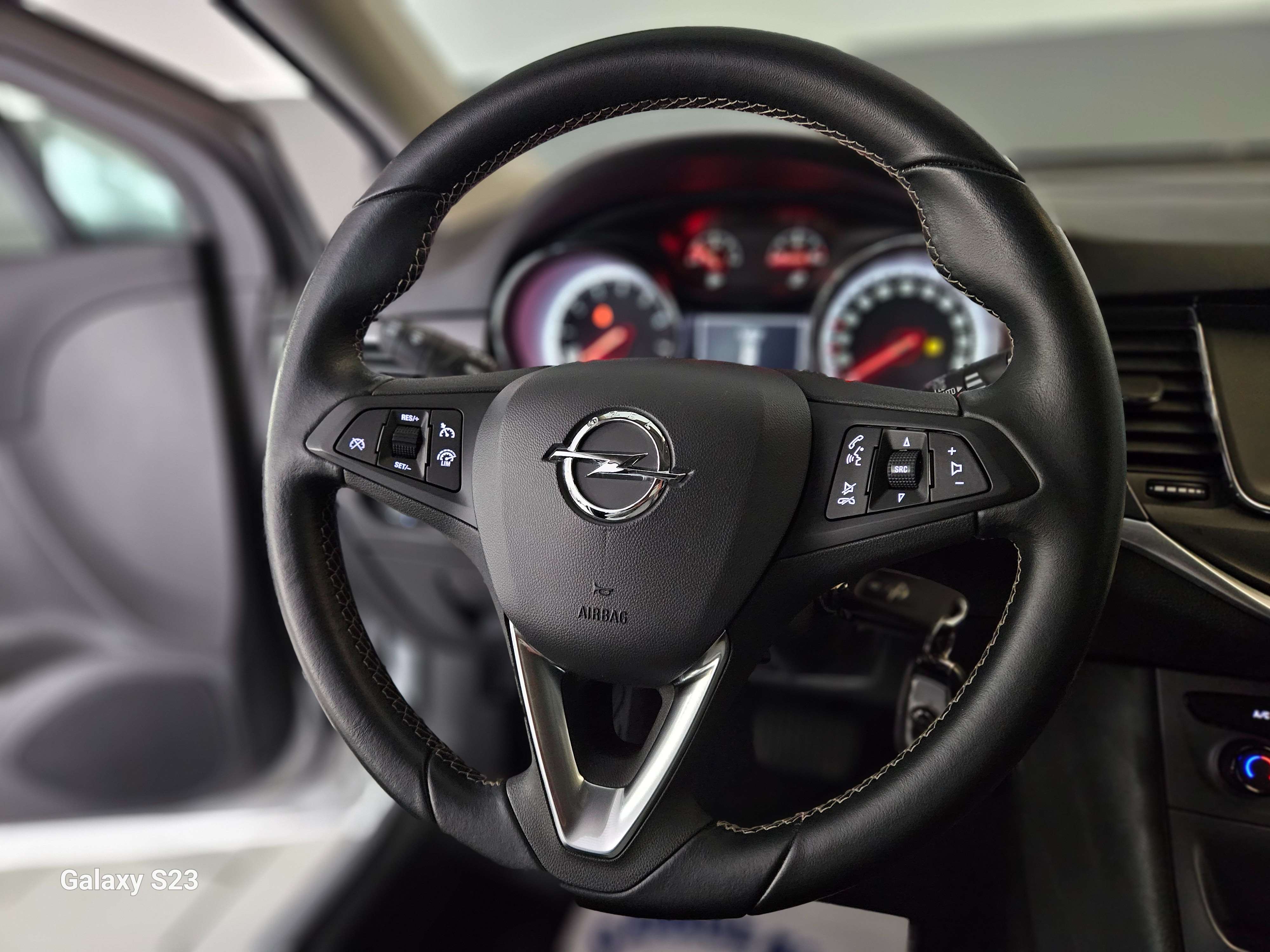 Opel Astra 1.6i XEP 104 CV | CARPLAY | CLIM BOITE AUTOMATIQUE