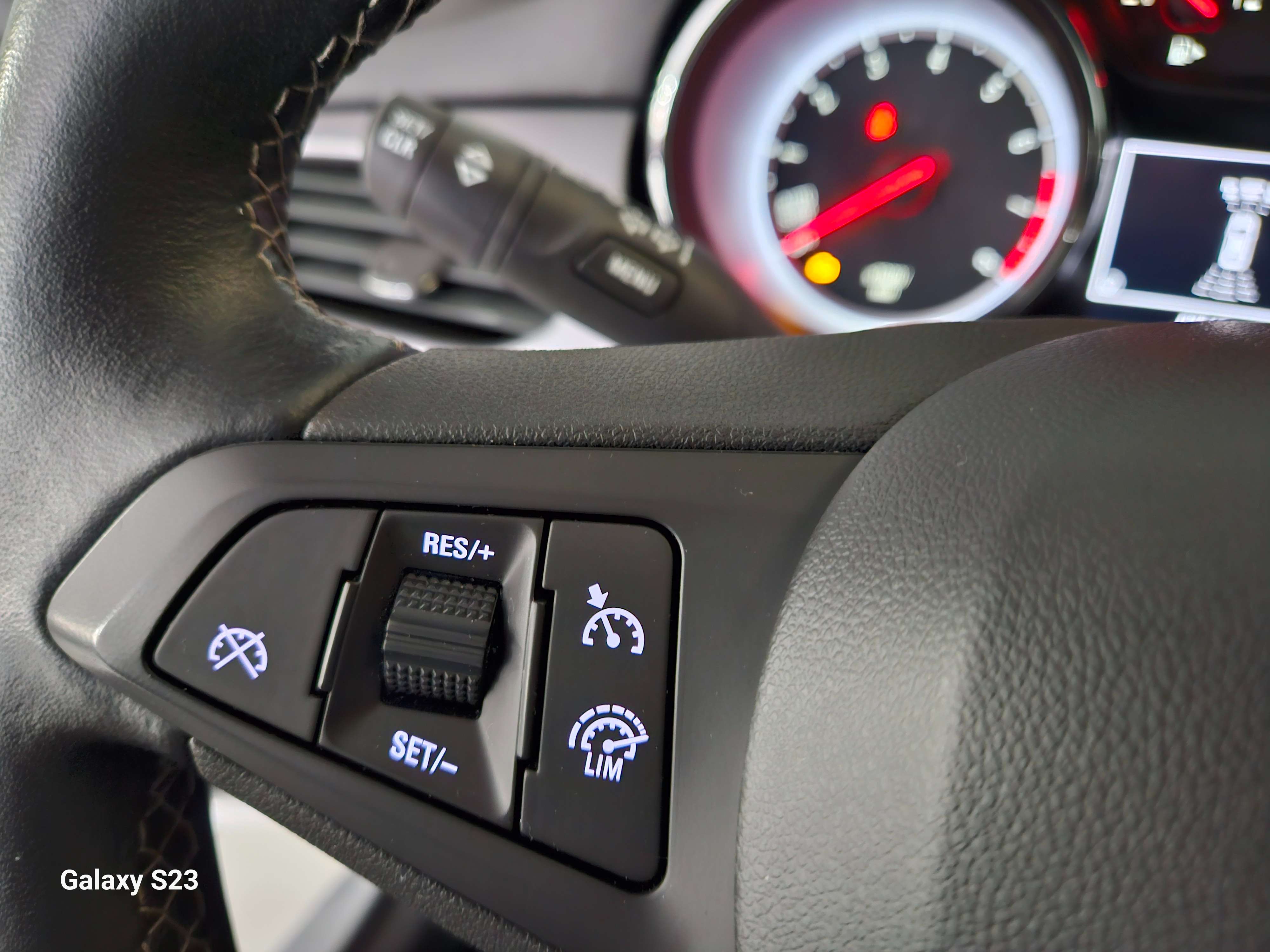 Opel Astra 1.6i XEP 104 CV | CARPLAY | CLIM BOITE AUTOMATIQUE