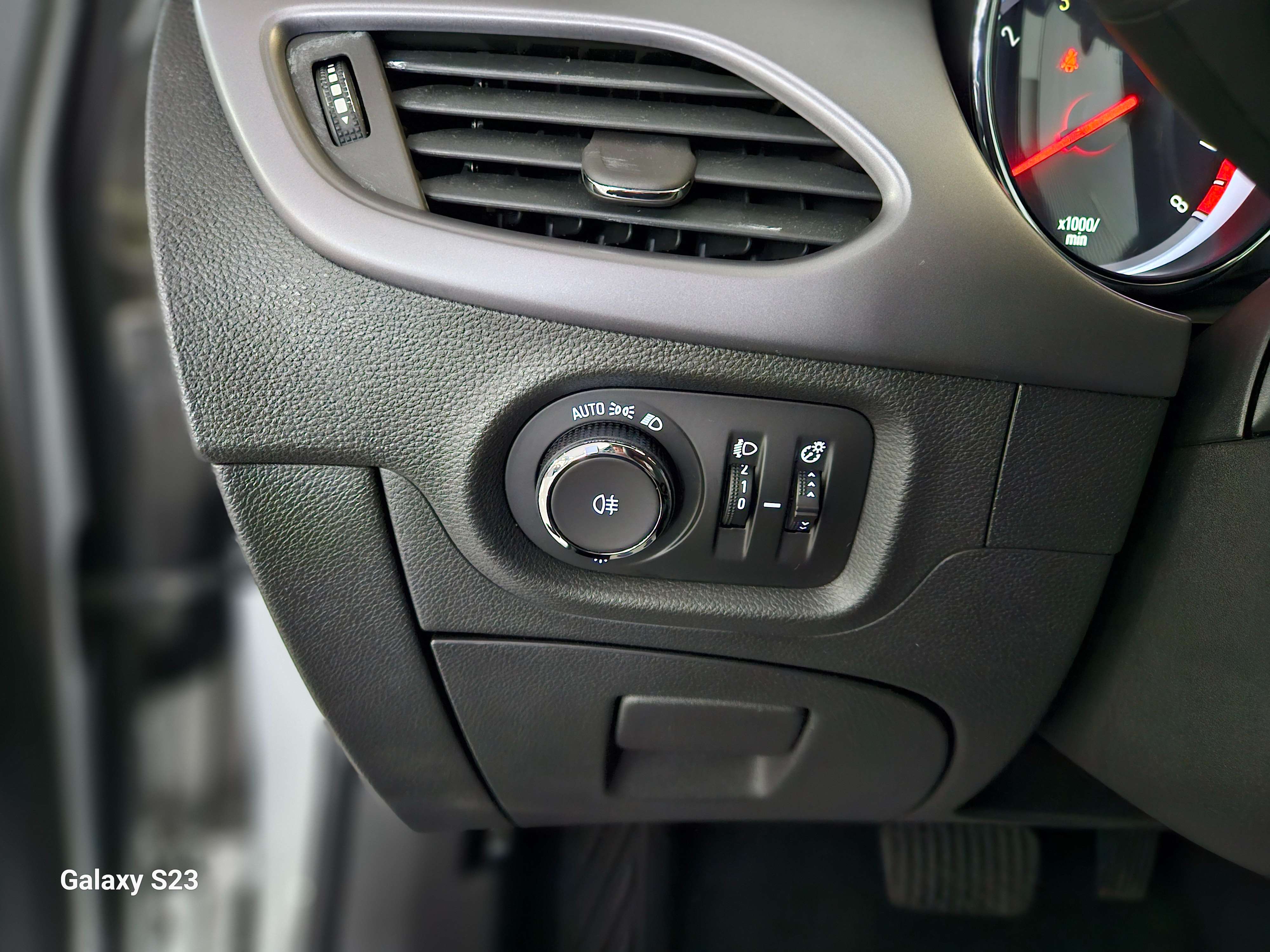 Opel Astra 1.6i XEP 104 CV | CARPLAY | CLIM BOITE AUTOMATIQUE