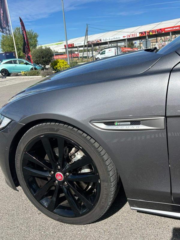 Jaguar Xe 2.0 D - 180 ch BVA R-Sport