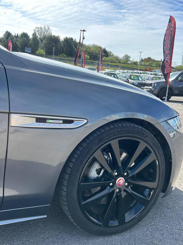 Jaguar Xe 2.0 D - 180 ch BVA R-Sport
