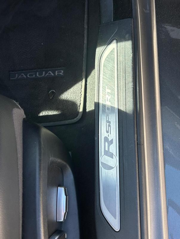 Jaguar Xe 2.0 D - 180 ch BVA R-Sport