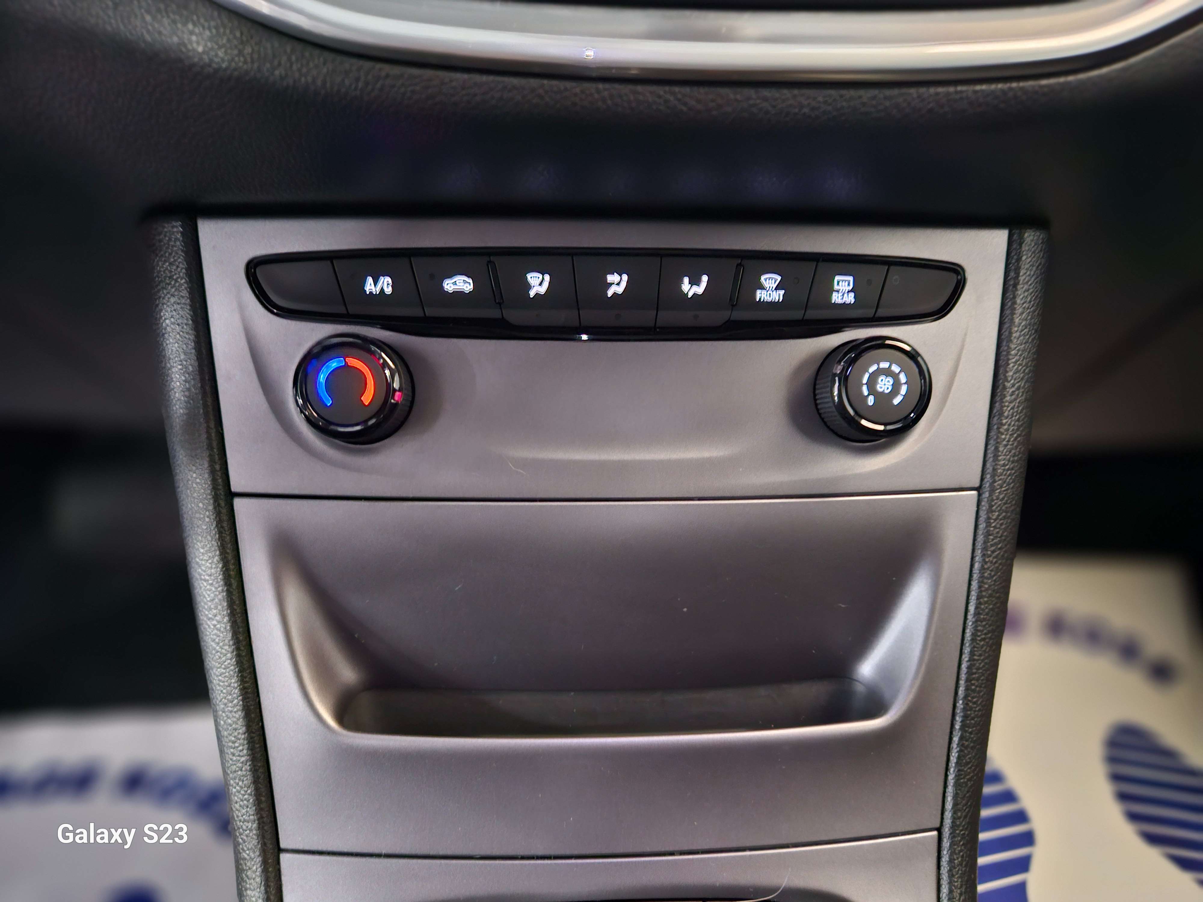 Opel Astra 1.6i XEP 104 CV | CARPLAY | CLIM BOITE AUTOMATIQUE