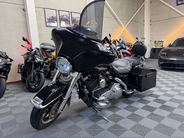 HARLEY-DAVIDSON CVO ELECTRA GLIDE ULTRA CLASSIC