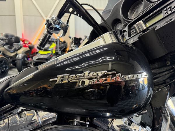 HARLEY-DAVIDSON CVO ELECTRA GLIDE ULTRA CLASSIC