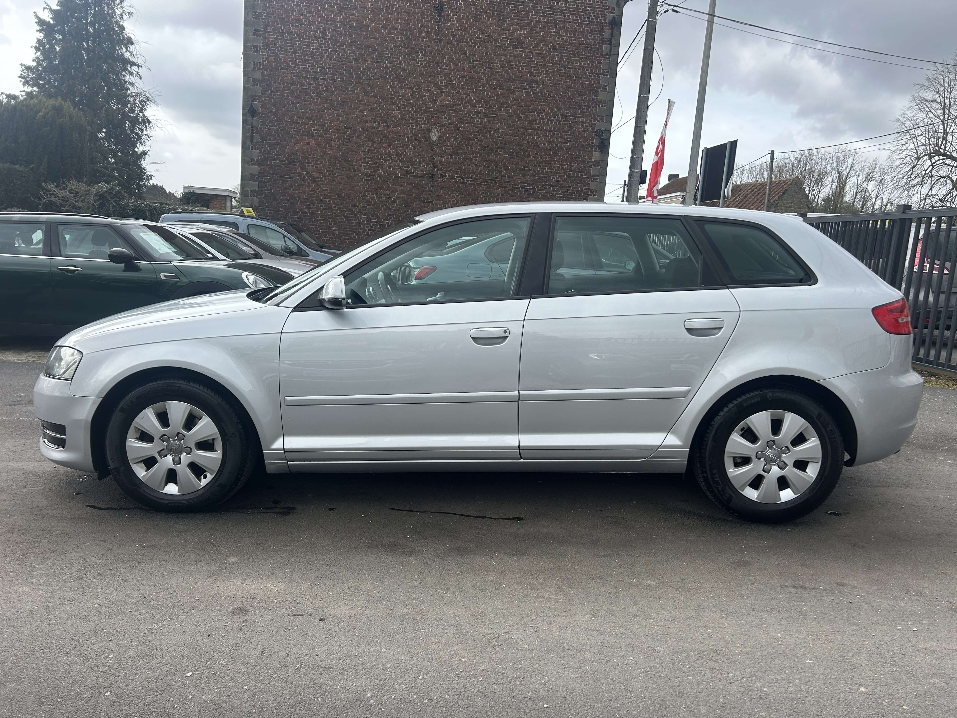 Audi A3 Sportback 1.6TDi Ambiente *** CLIM/CAPTEURS ***