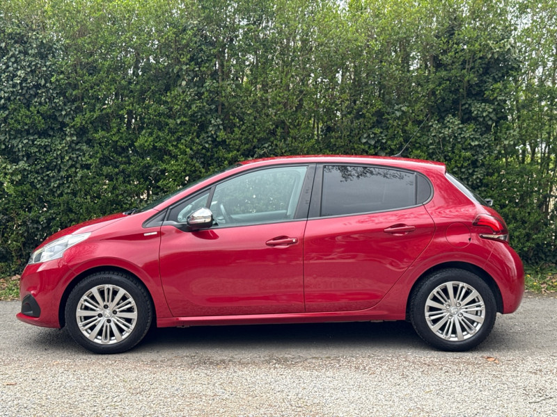 Peugeot 208 1.6 HDI 75CH STYLE 5P * 2018 * 1ERE MAIN * GPS * GARANTIE
