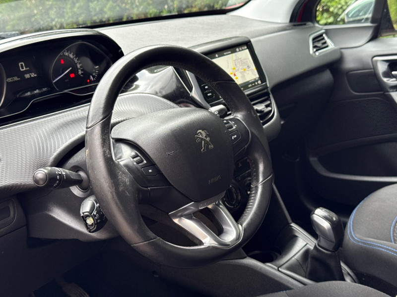 Peugeot 208 1.6 HDI 75CH STYLE 5P * 2018 * 1ERE MAIN * GPS * GARANTIE