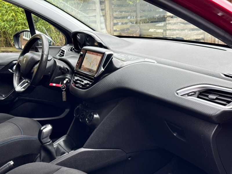 Peugeot 208 1.6 HDI 75CH STYLE 5P * 2018 * 1ERE MAIN * GPS * GARANTIE