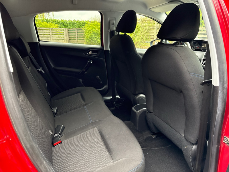 Peugeot 208 1.6 HDI 75CH STYLE 5P * 2018 * 1ERE MAIN * GPS * GARANTIE
