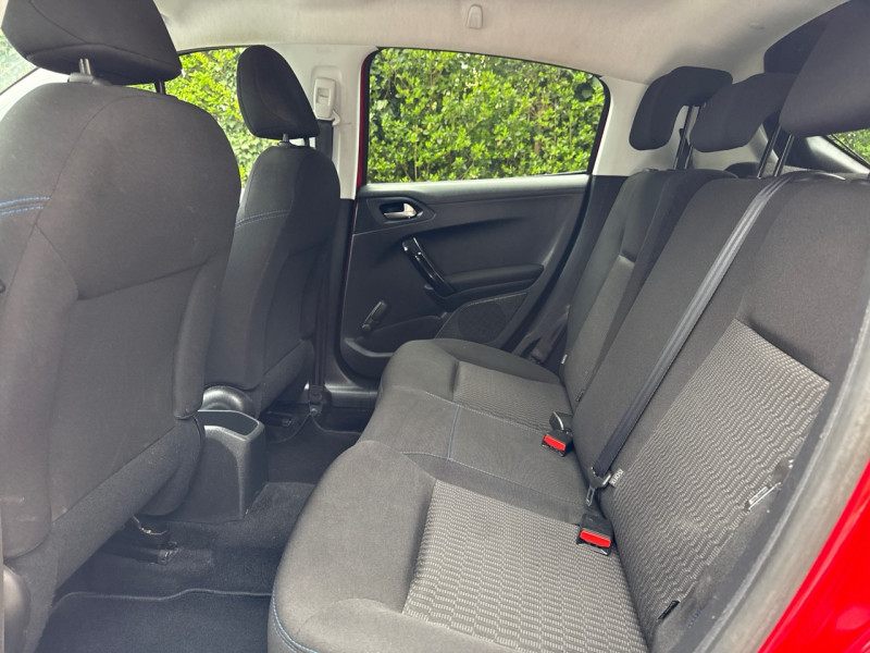 Peugeot 208 1.6 HDI 75CH STYLE 5P * 2018 * 1ERE MAIN * GPS * GARANTIE