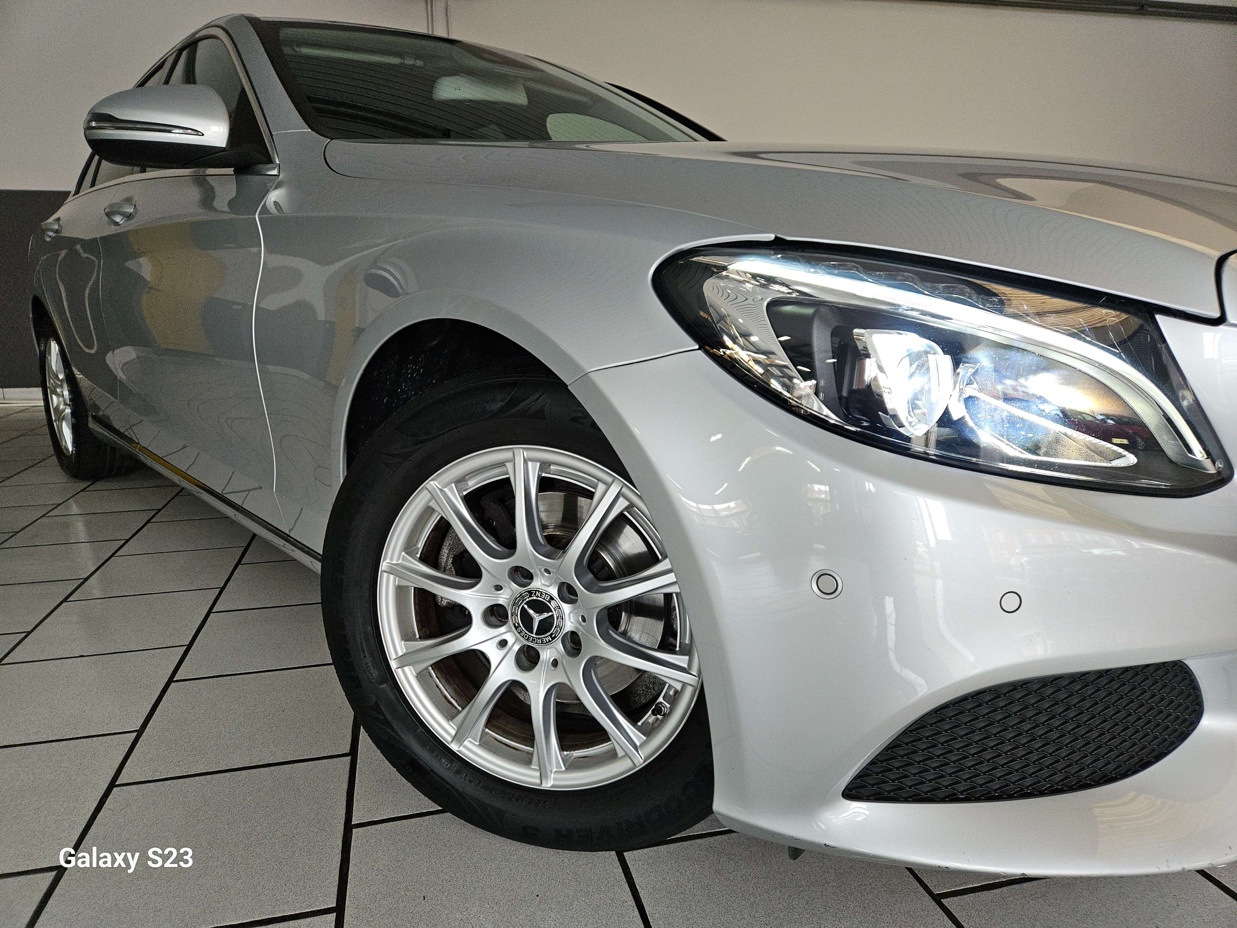 Mercedes-Benz C 180 116 cv | AUTOMATIQUE | CUIR | PHARES LED | CARNET
