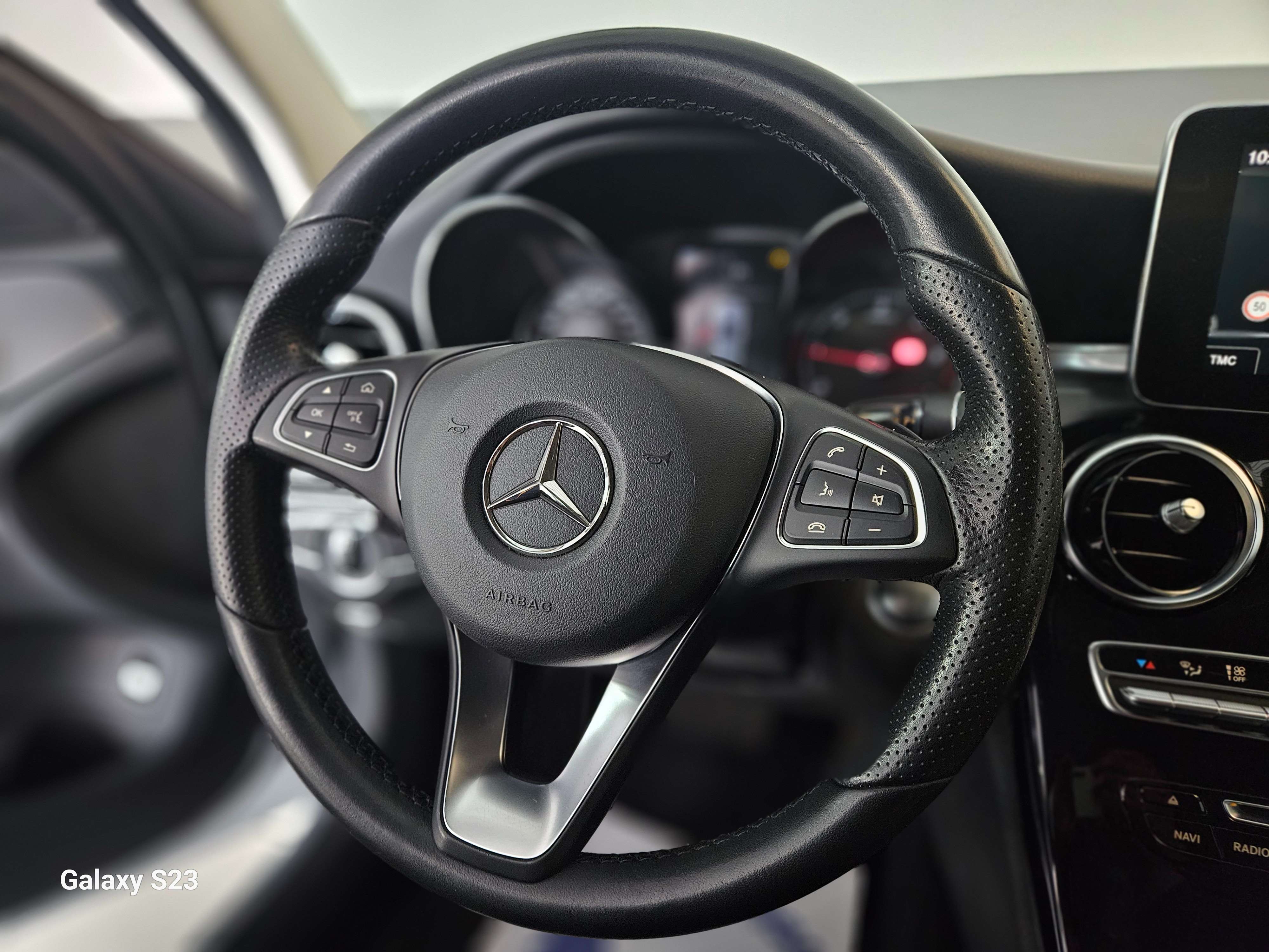 Mercedes-Benz C 180 116 cv | AUTOMATIQUE | CUIR | PHARES LED | CARNET