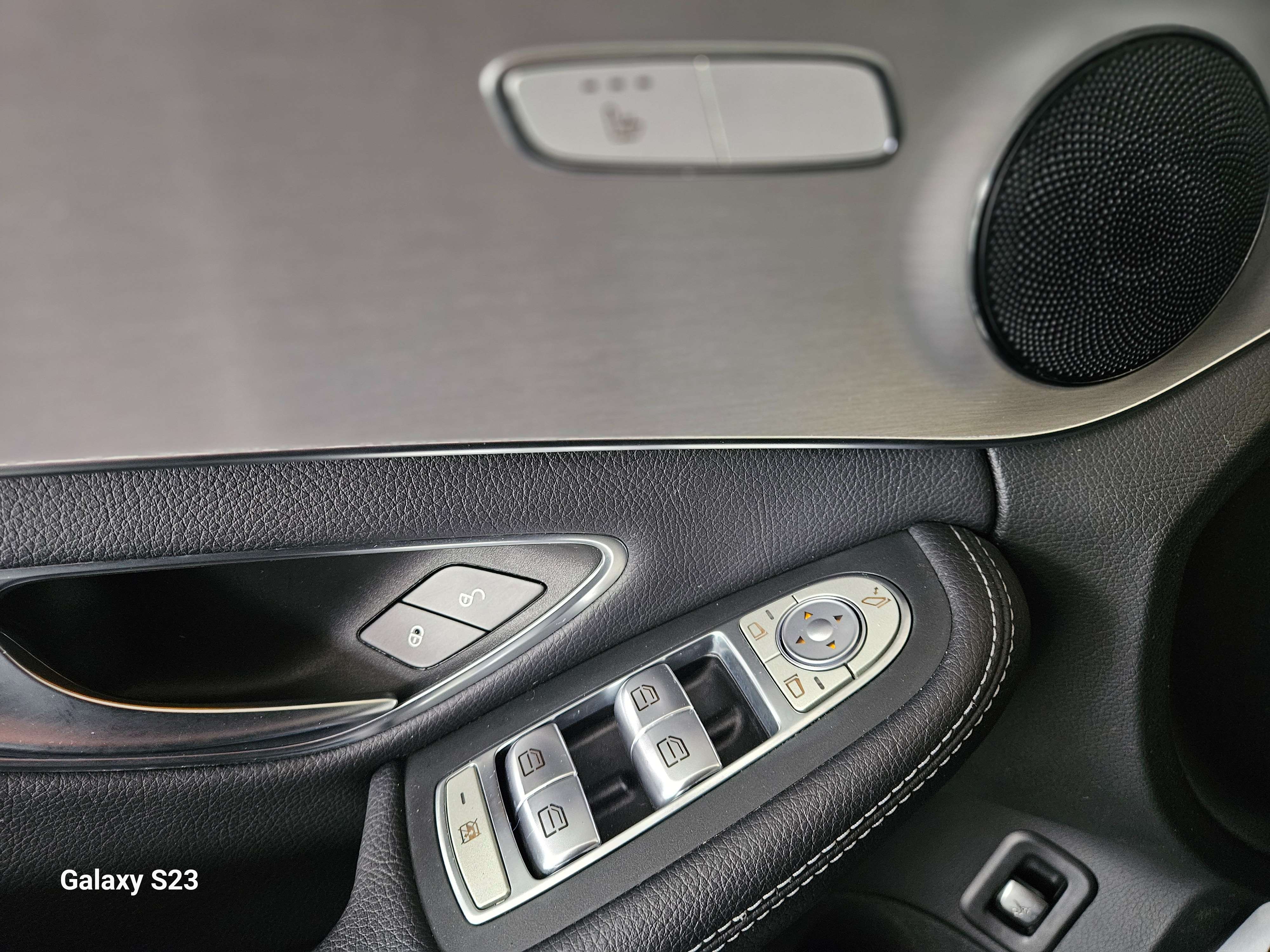 Mercedes-Benz C 180 116 cv | AUTOMATIQUE | CUIR | PHARES LED | CARNET