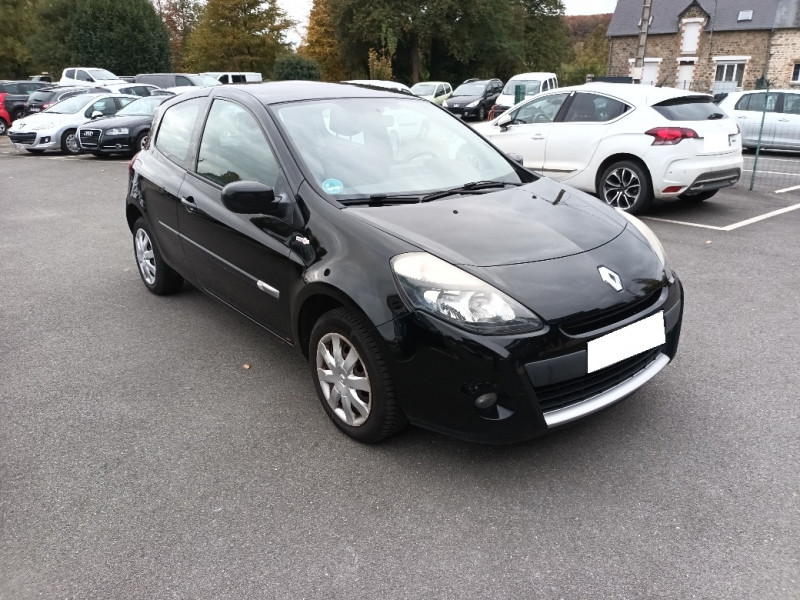 Renault CLIO III 1.2 16V 75CH TOM TOM LIVE 3P