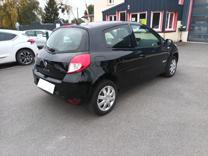 Renault CLIO III 1.2 16V 75CH TOM TOM LIVE 3P