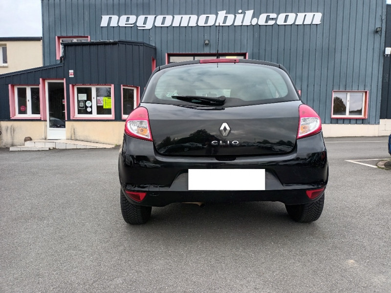 Renault CLIO III 1.2 16V 75CH TOM TOM LIVE 3P