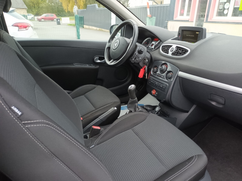 Renault CLIO III 1.2 16V 75CH TOM TOM LIVE 3P