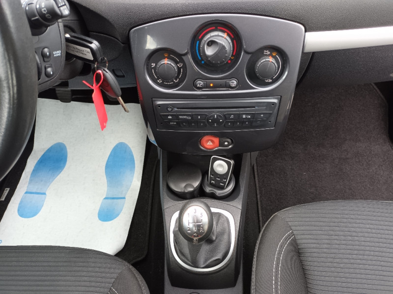 Renault CLIO III 1.2 16V 75CH TOM TOM LIVE 3P