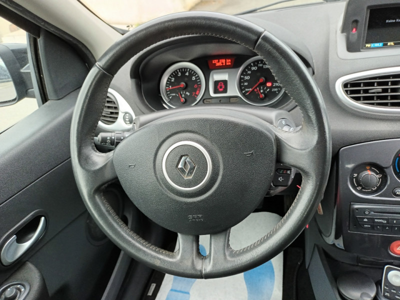 Renault CLIO III 1.2 16V 75CH TOM TOM LIVE 3P