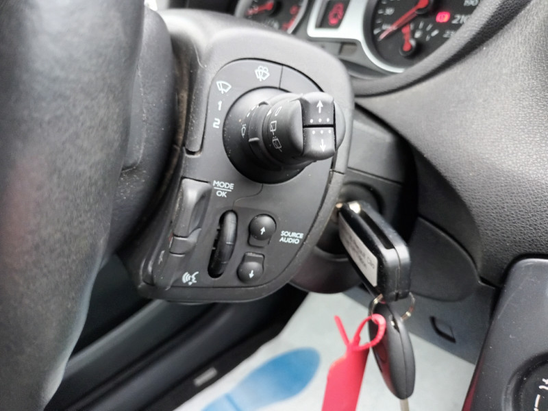 Renault CLIO III 1.2 16V 75CH TOM TOM LIVE 3P