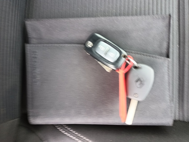 Renault CLIO III 1.2 16V 75CH TOM TOM LIVE 3P