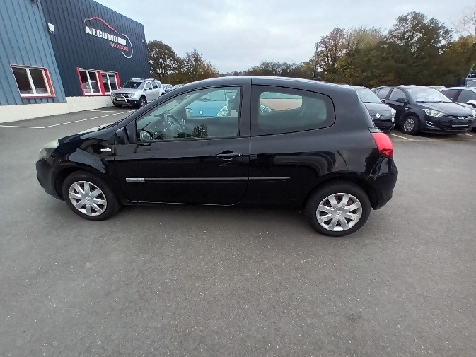 Renault CLIO III 1.2 16V 75CH TOM TOM LIVE 3P