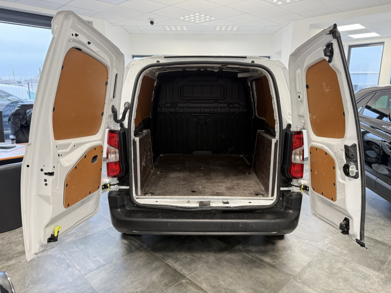 Peugeot PARTNER / PRIX HT 11 641,67 / STANDARD 650KG BLUEHDI 100CH S&S PREMIUM