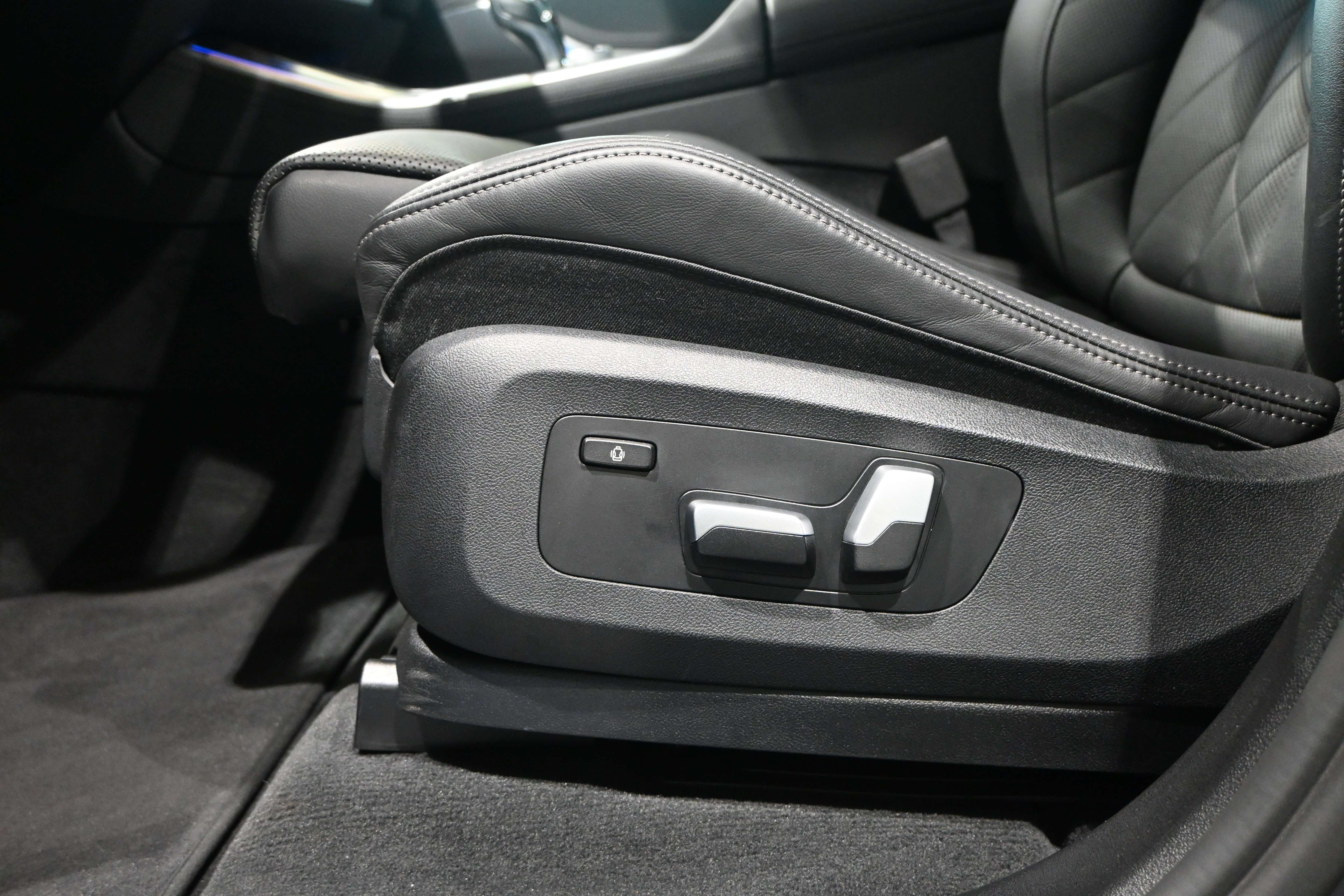 BMW X5 xDrive 30d M-Pack*LASER/LEDER/HUD/ACC/TREKHAAK/DAB