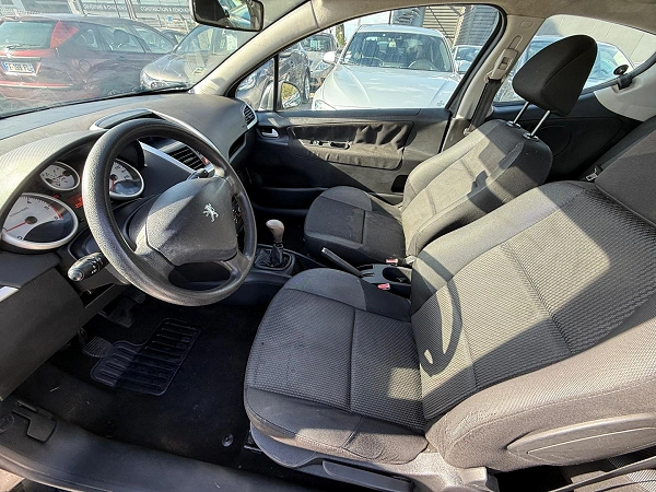 Peugeot 207 1.4 HDI70 PREMIUM 3P