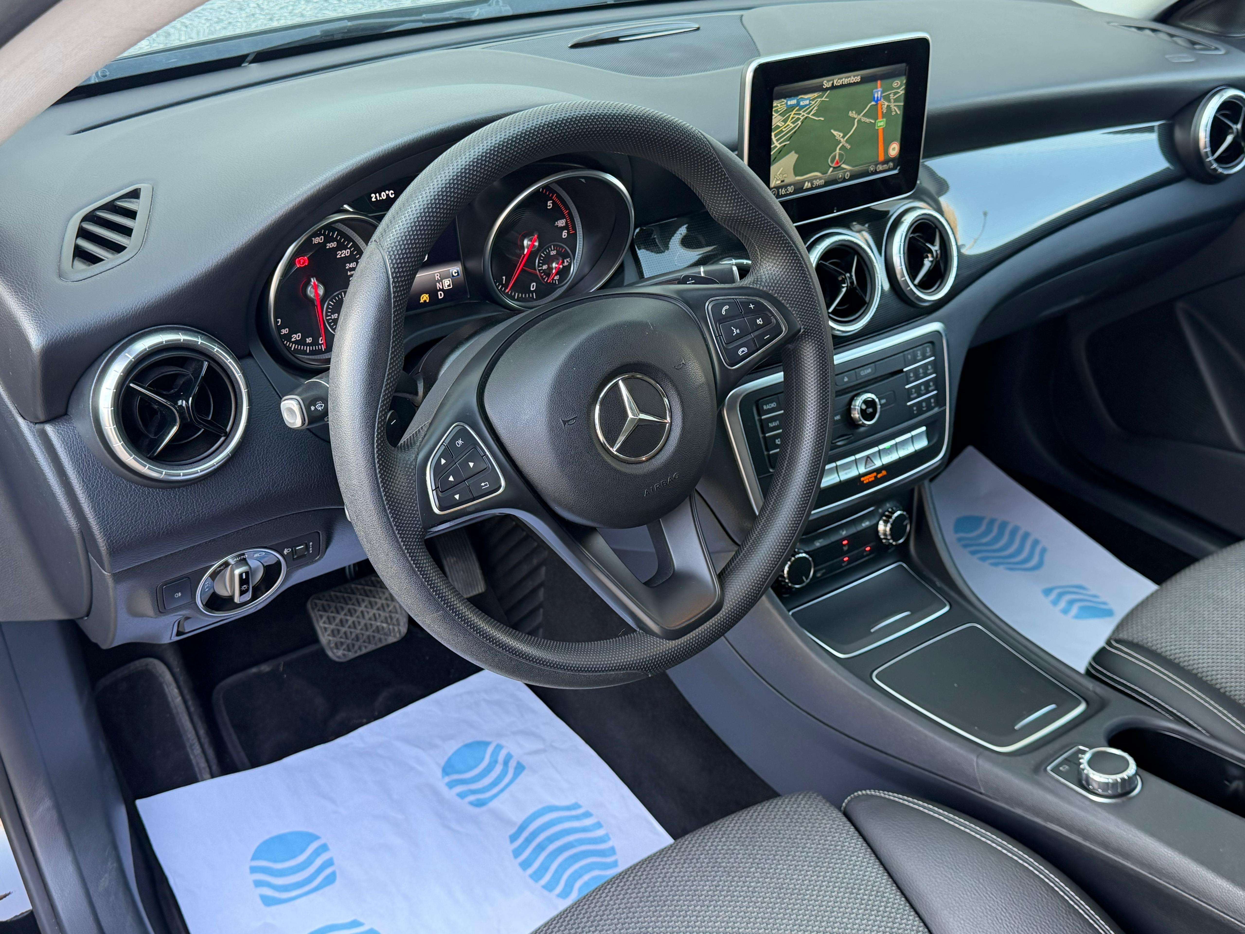 Mercedes-Benz CLA 180 CLA 180d break  Diesel 10/2017 GARANTIE 12 Mois