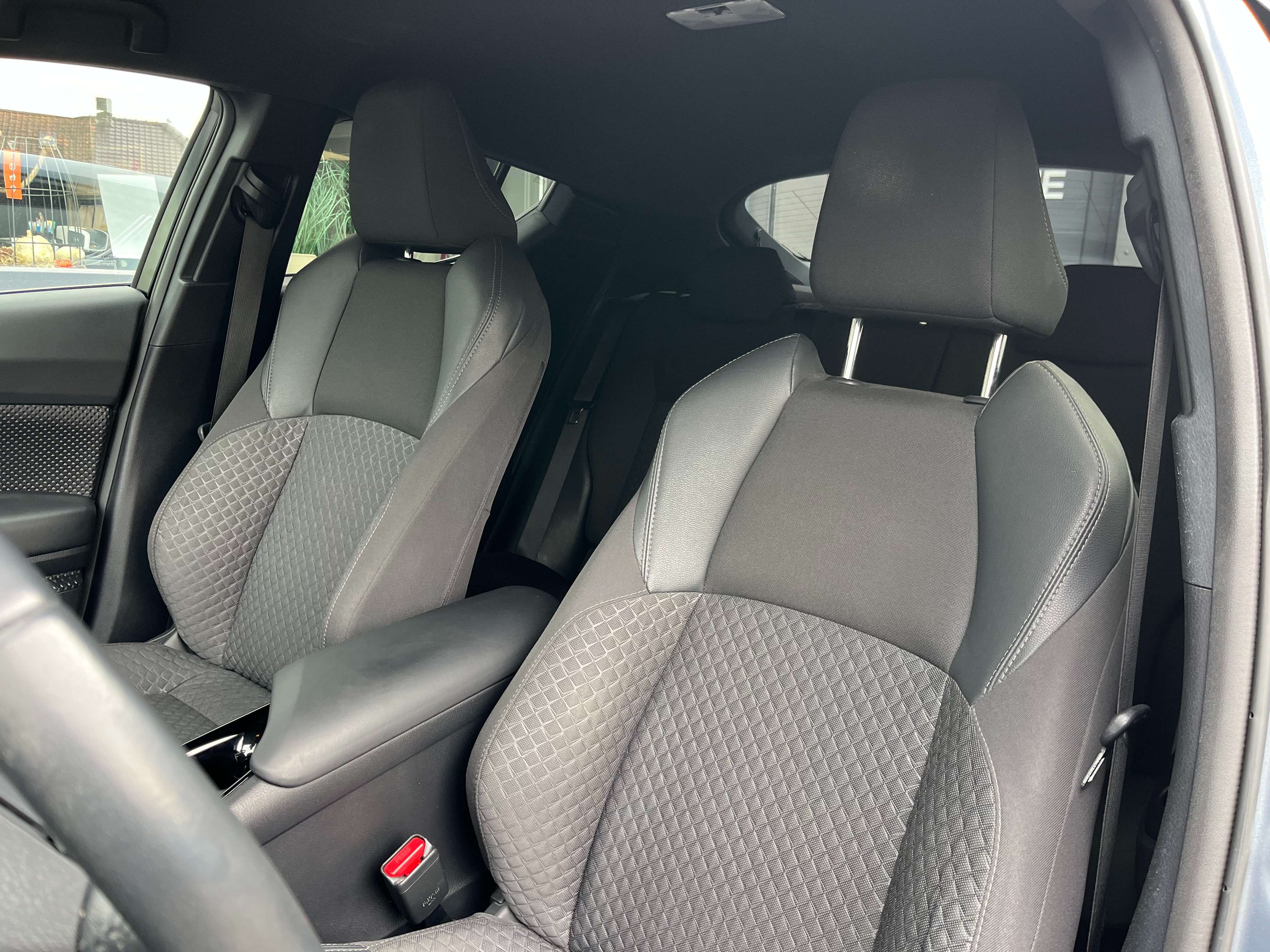 Toyota C-HR C-HR Hybrid 1.8i VVT-i C-Lub Mono-Tone E-CVT