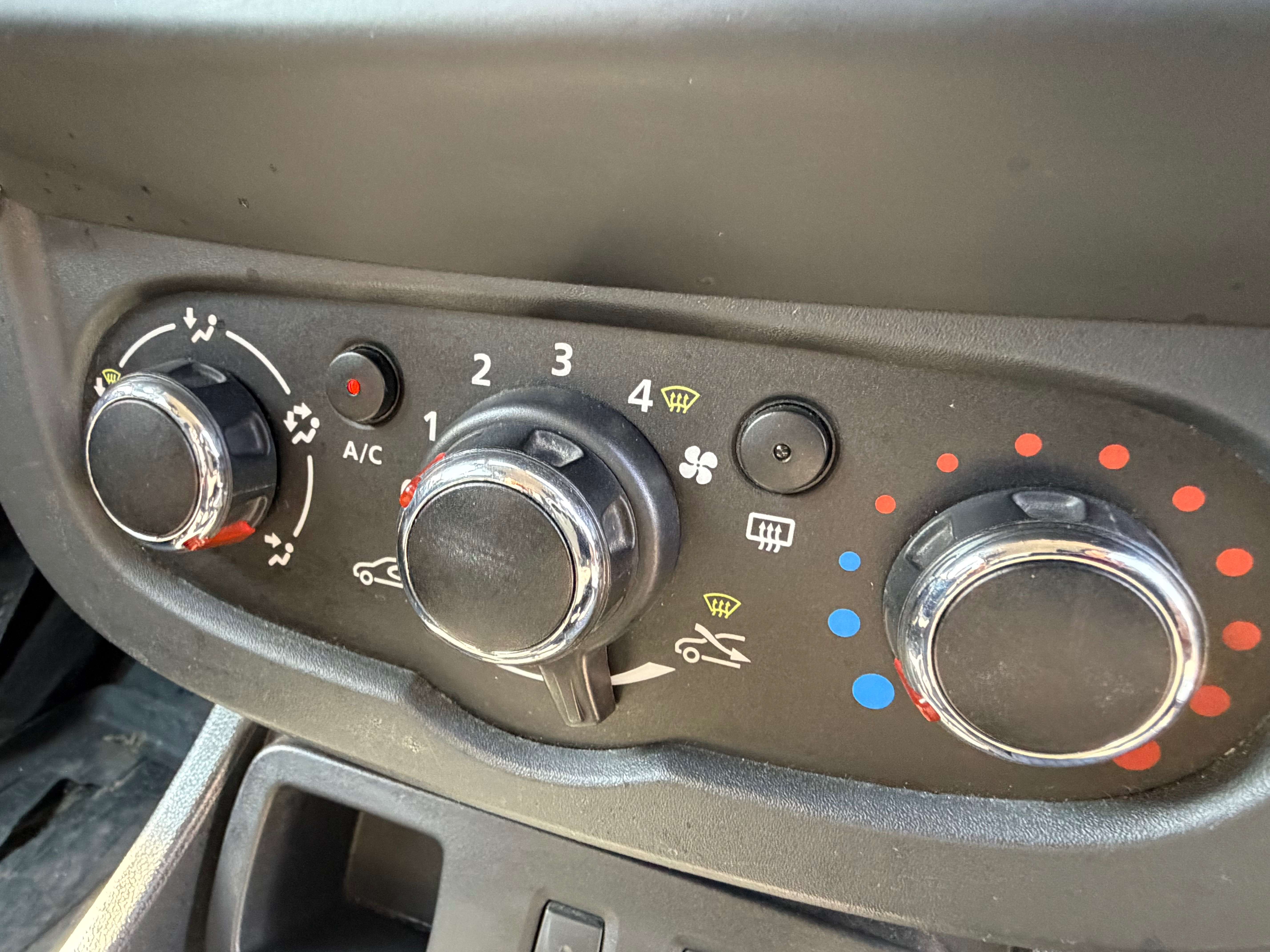Dacia Duster 🔴🆕🔴Duster 1.6i 4x2 AIRCO UTILITAIRE LICHTEVRACH