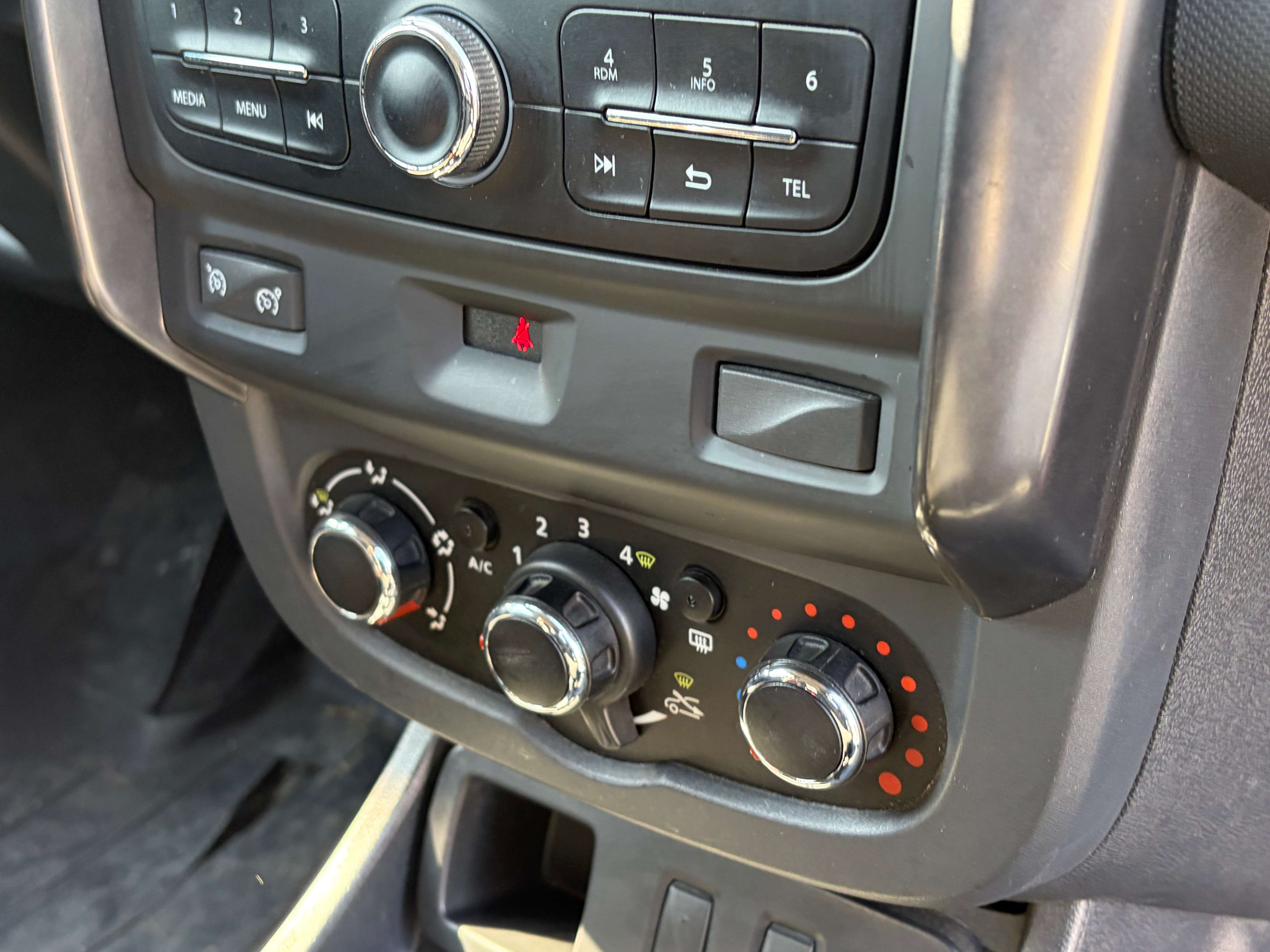 Dacia Duster 🔴🆕🔴Duster 1.6i 4x2 AIRCO UTILITAIRE LICHTEVRACH