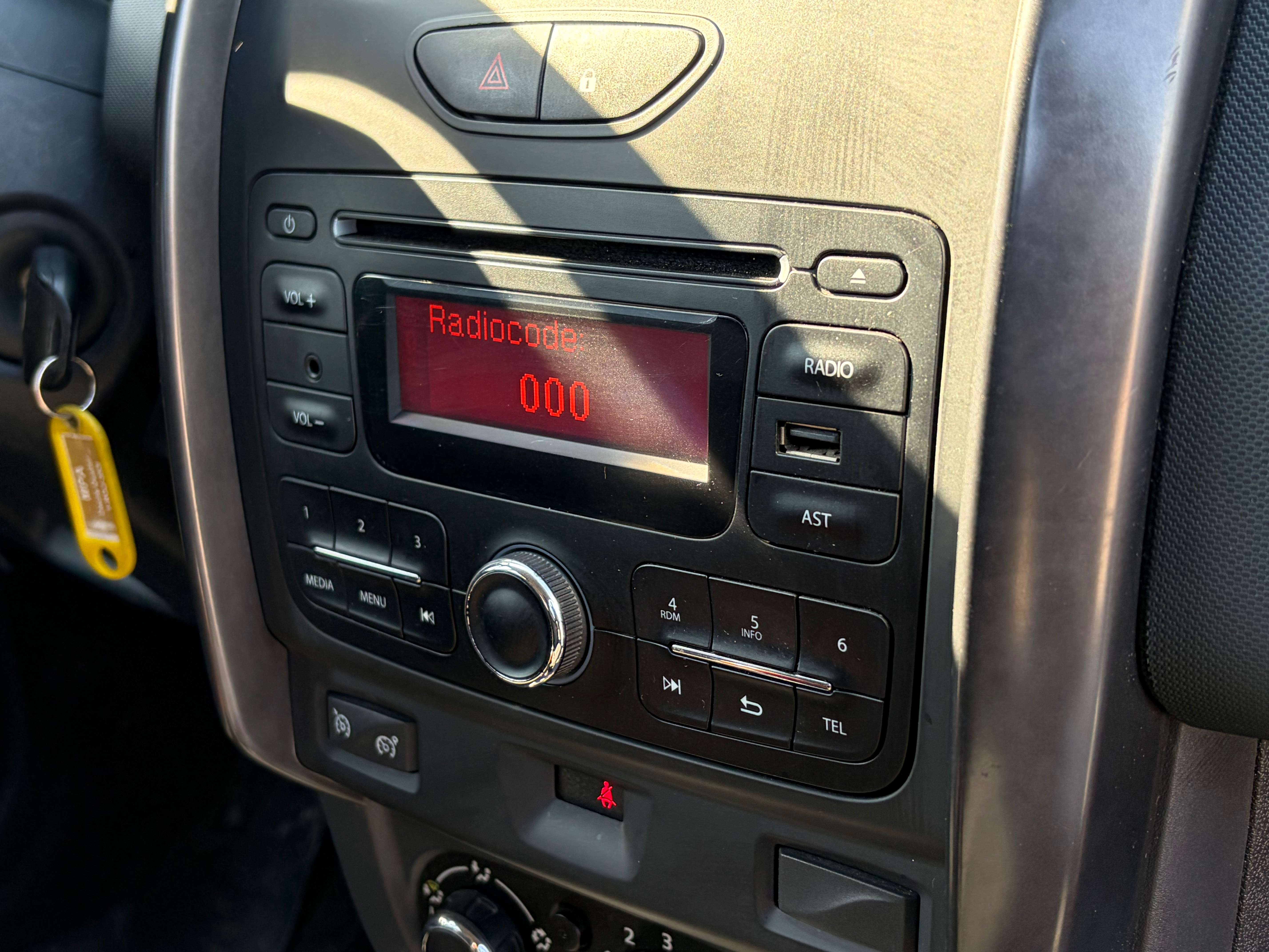 Dacia Duster 🔴🆕🔴Duster 1.6i 4x2 AIRCO UTILITAIRE LICHTEVRACH