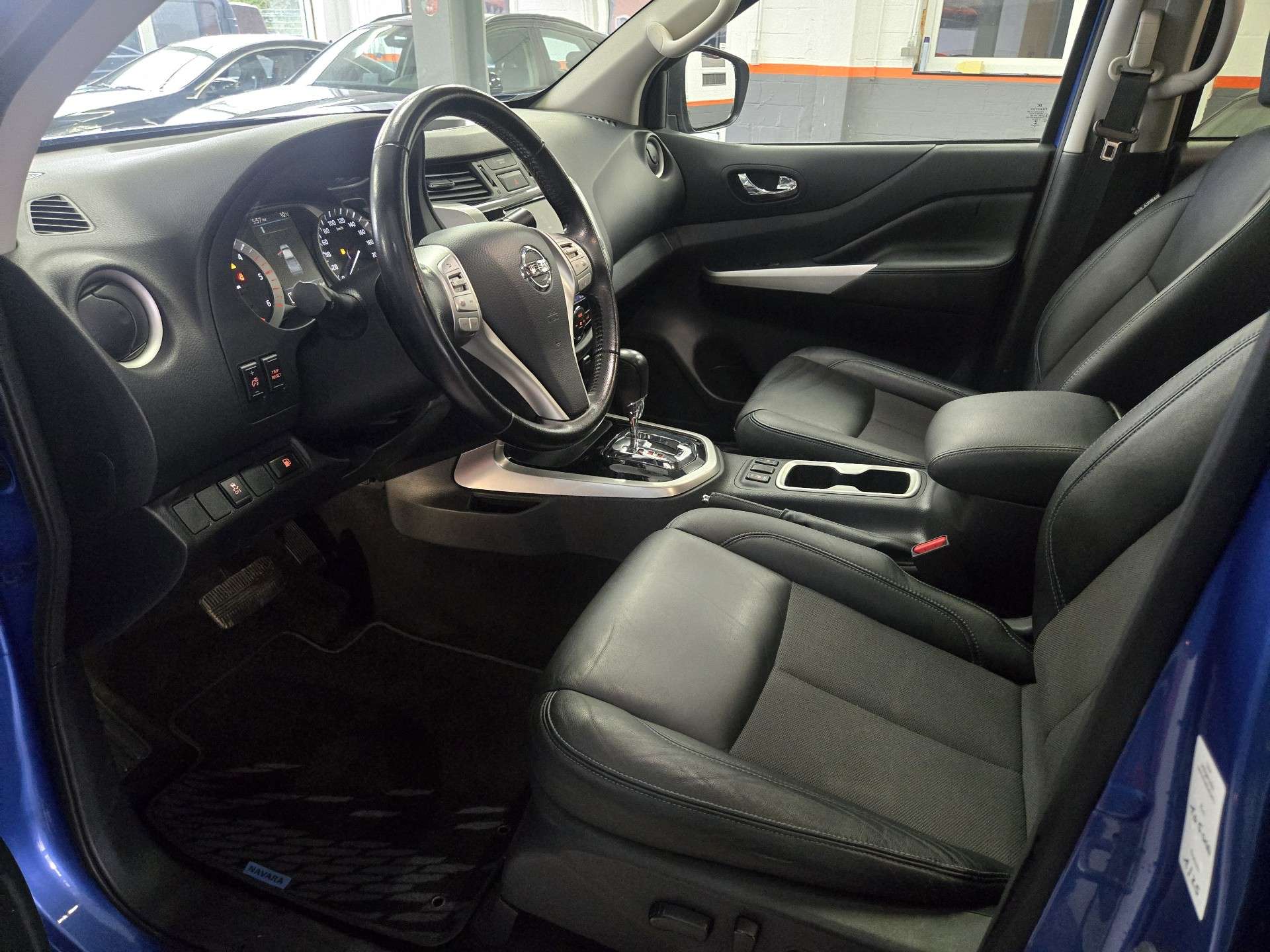 Nissan Navara *N-GUARD*HARD TOP*NAVI*CAMERA360°CUIR*TOE*BT AUTO*