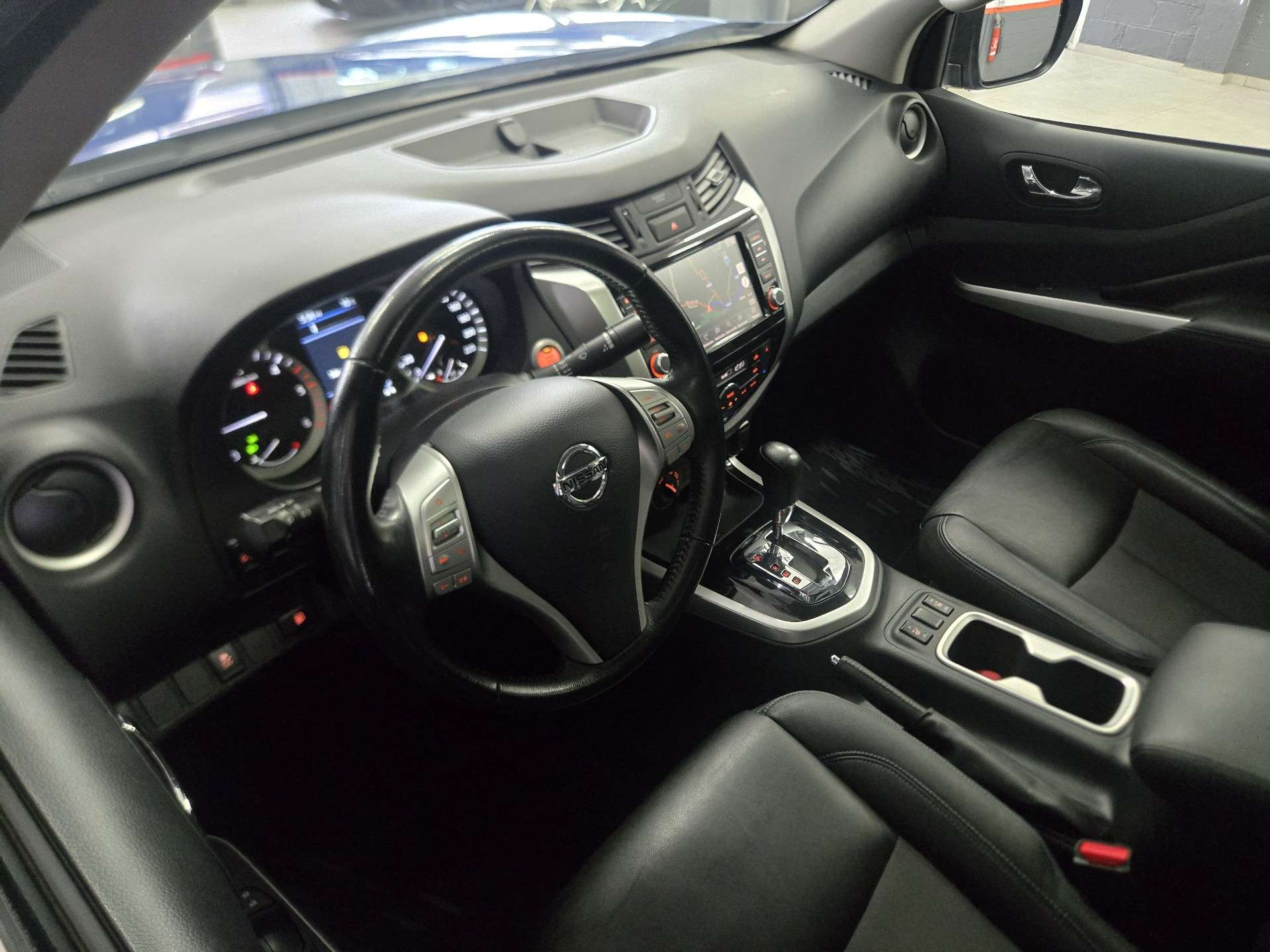 Nissan Navara *N-GUARD*HARD TOP*NAVI*CAMERA360°CUIR*TOE*BT AUTO*