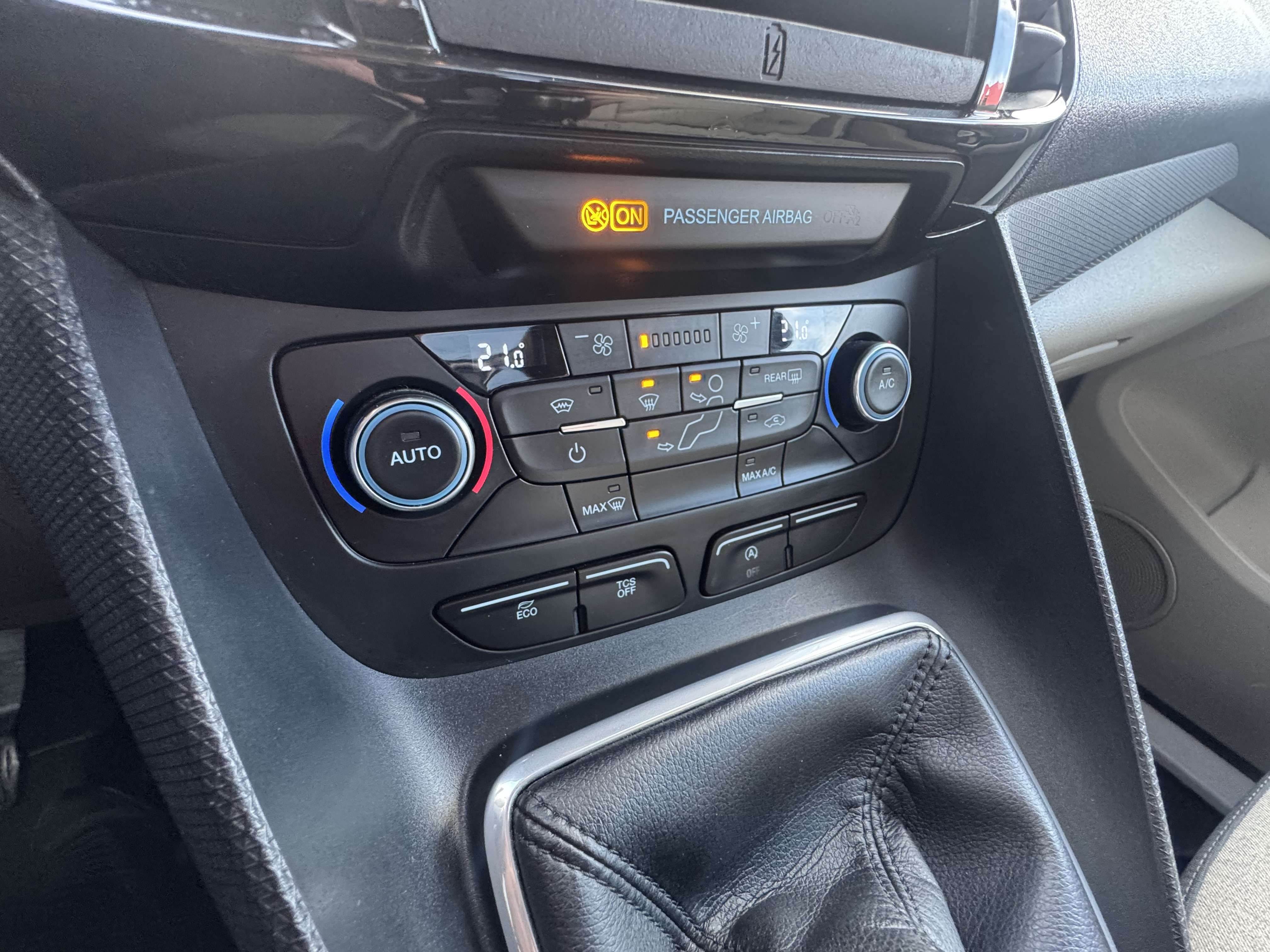 Ford Tourneo Connect 1.5 TDCi Titanium GARANTI ECRAN CAMERA CLIM