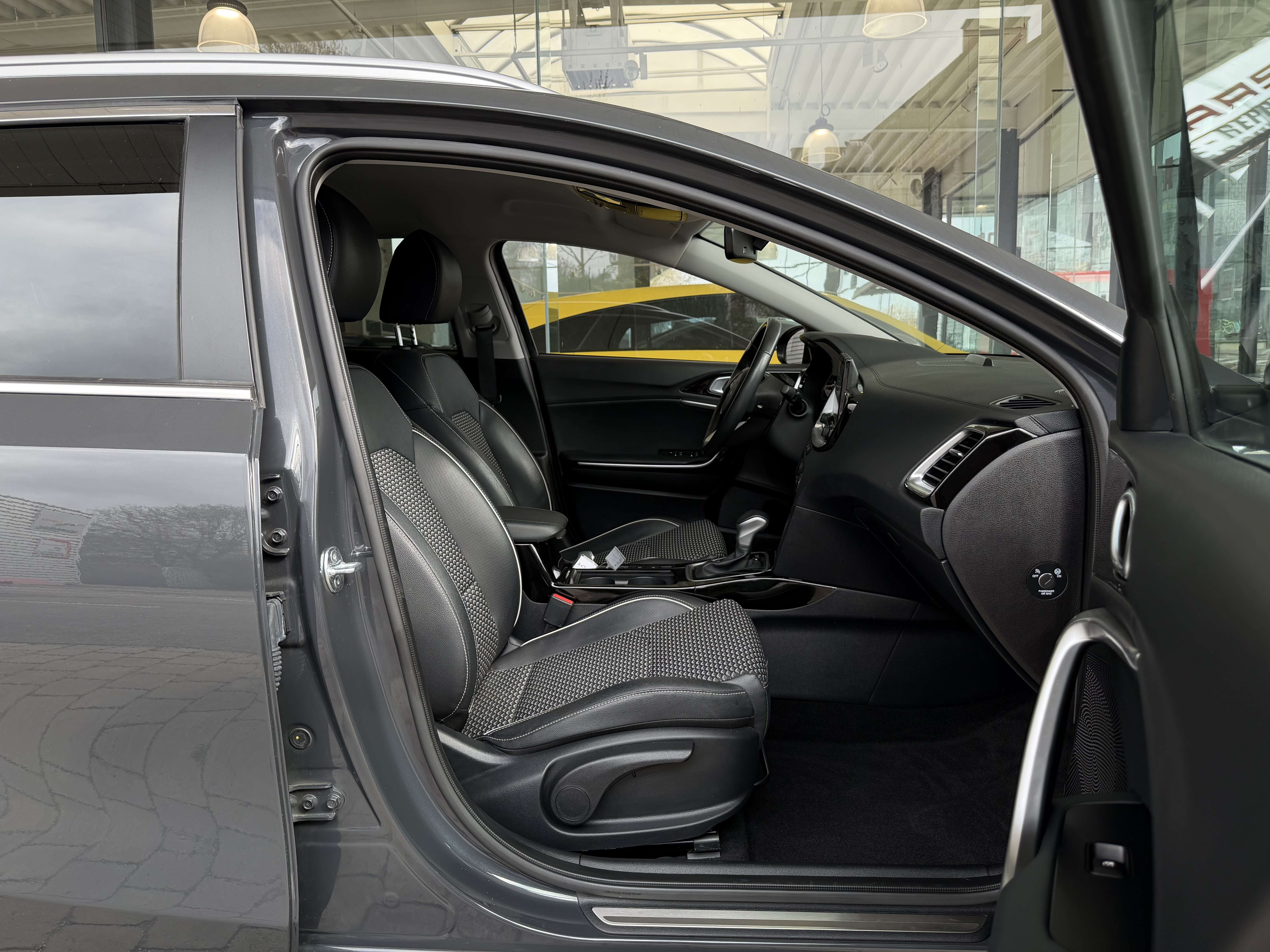 Kia Ceed SW / cee'd SW 1.6i GDi HYBRIDE CAMERA-GPS-CUIR-GAR USINE 2031