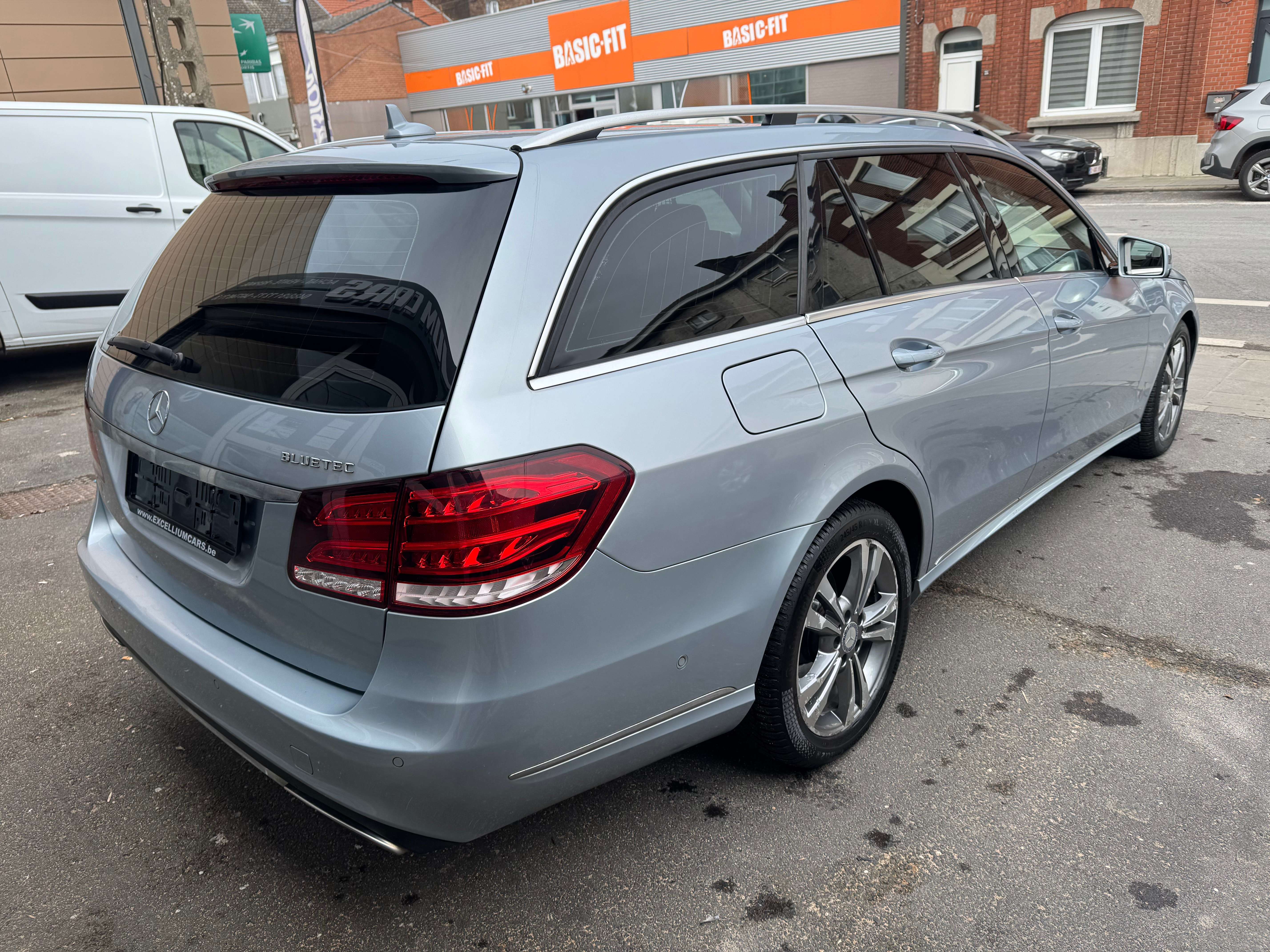 Mercedes-Benz E 200 BlueTEC Avantgarde Break Boit-Auto Cuir Gps Carnet