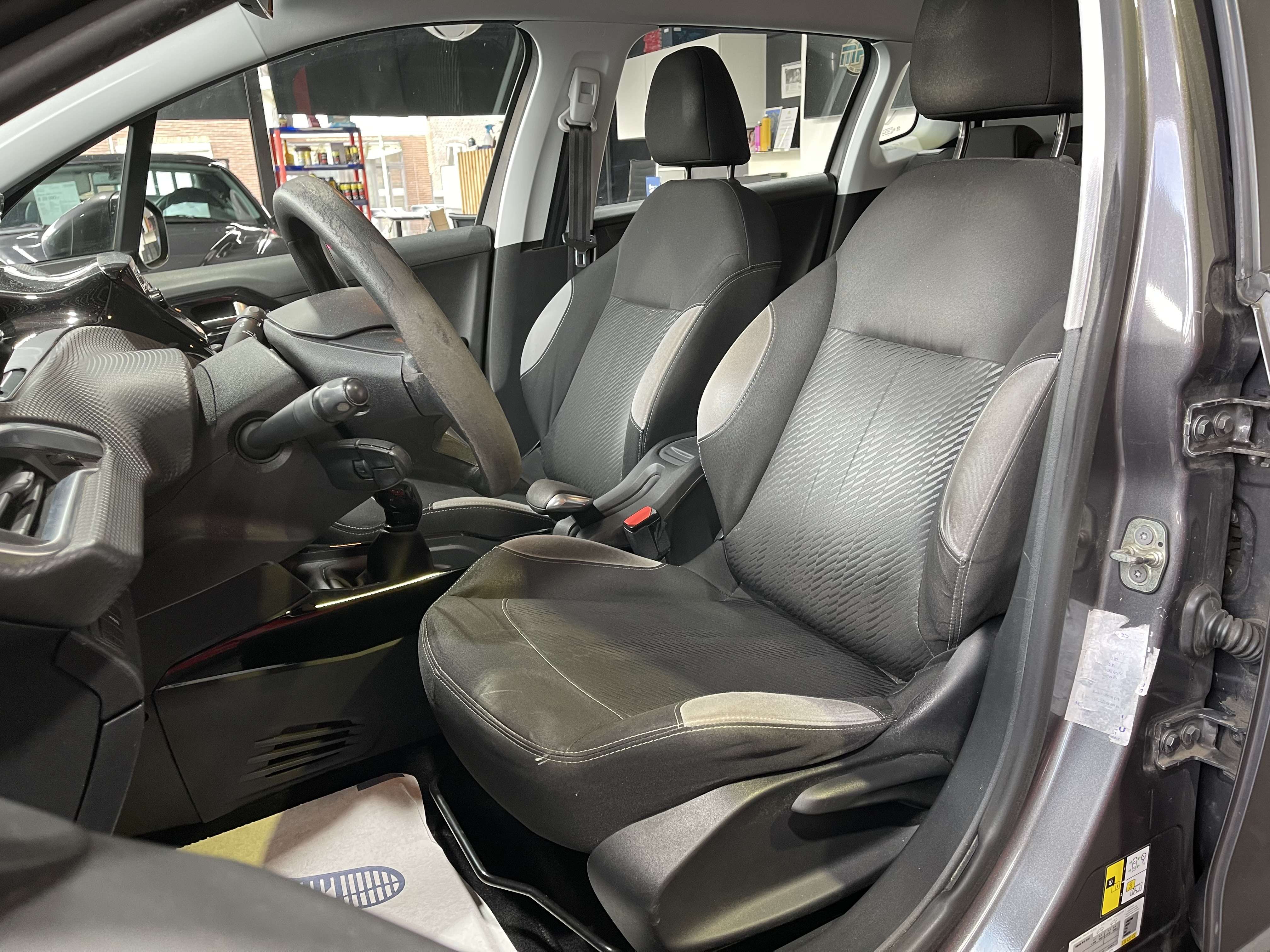 Peugeot 2008 2008 1.2i PureTech Allure S