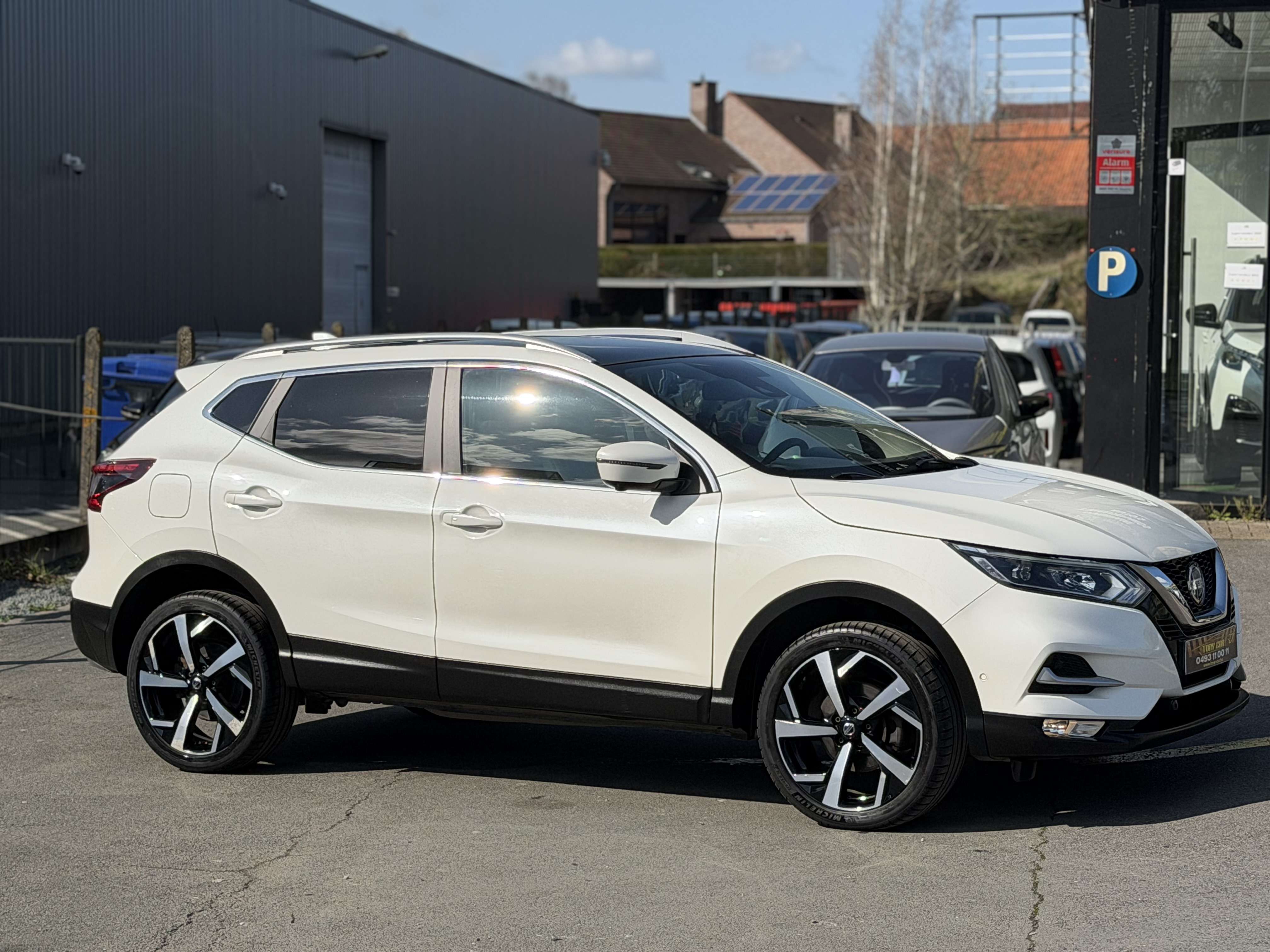Nissan Qashqai Qashqai 1.2 DIG-T*NAVI*CAMERA360*PANO*CUIR*